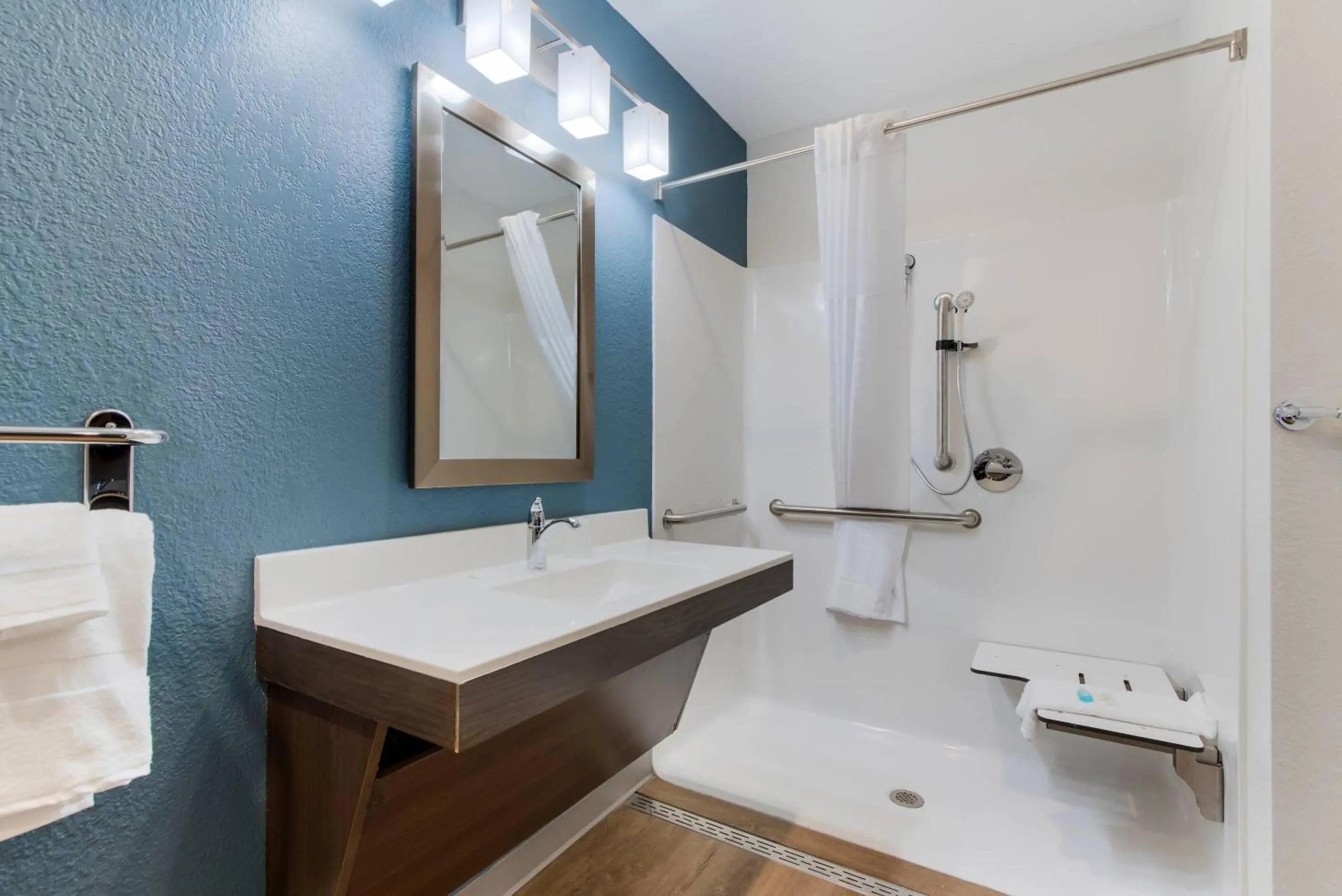 Bedroom in WoodSpring Suites Tamarac