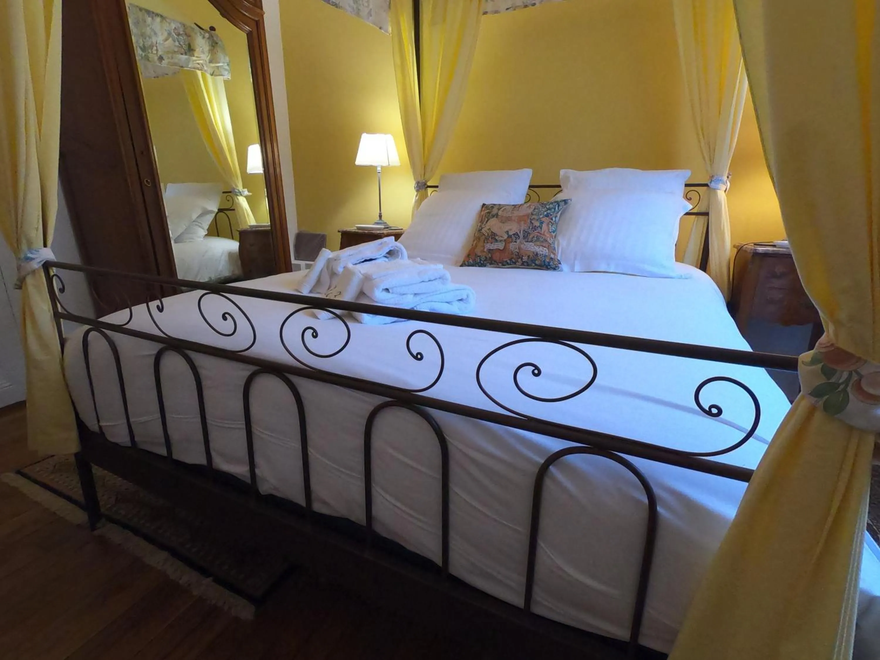 Bed in Le 31 B&B Amboise Centre