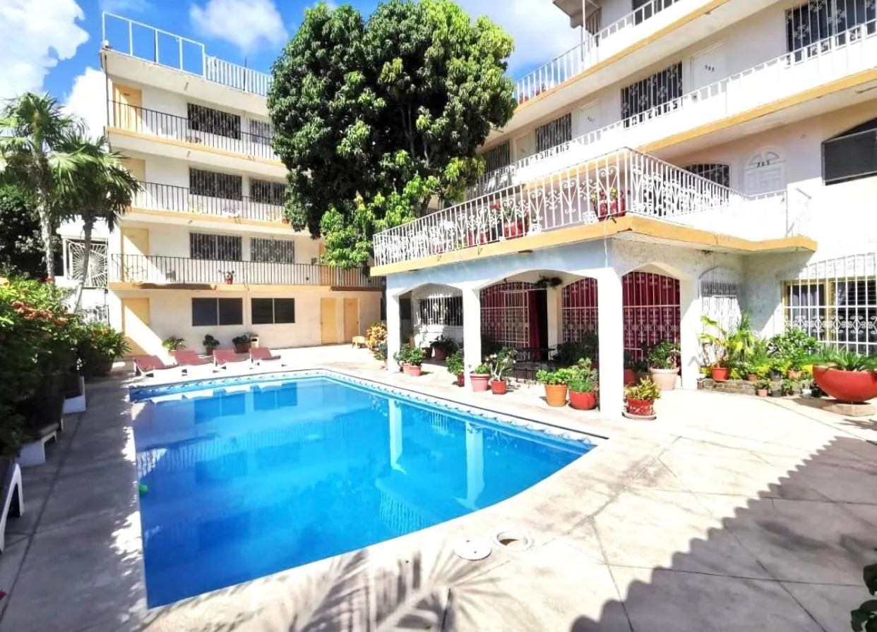 Swimming pool in Hotel magallanes con cocineta 100 Metros de playa