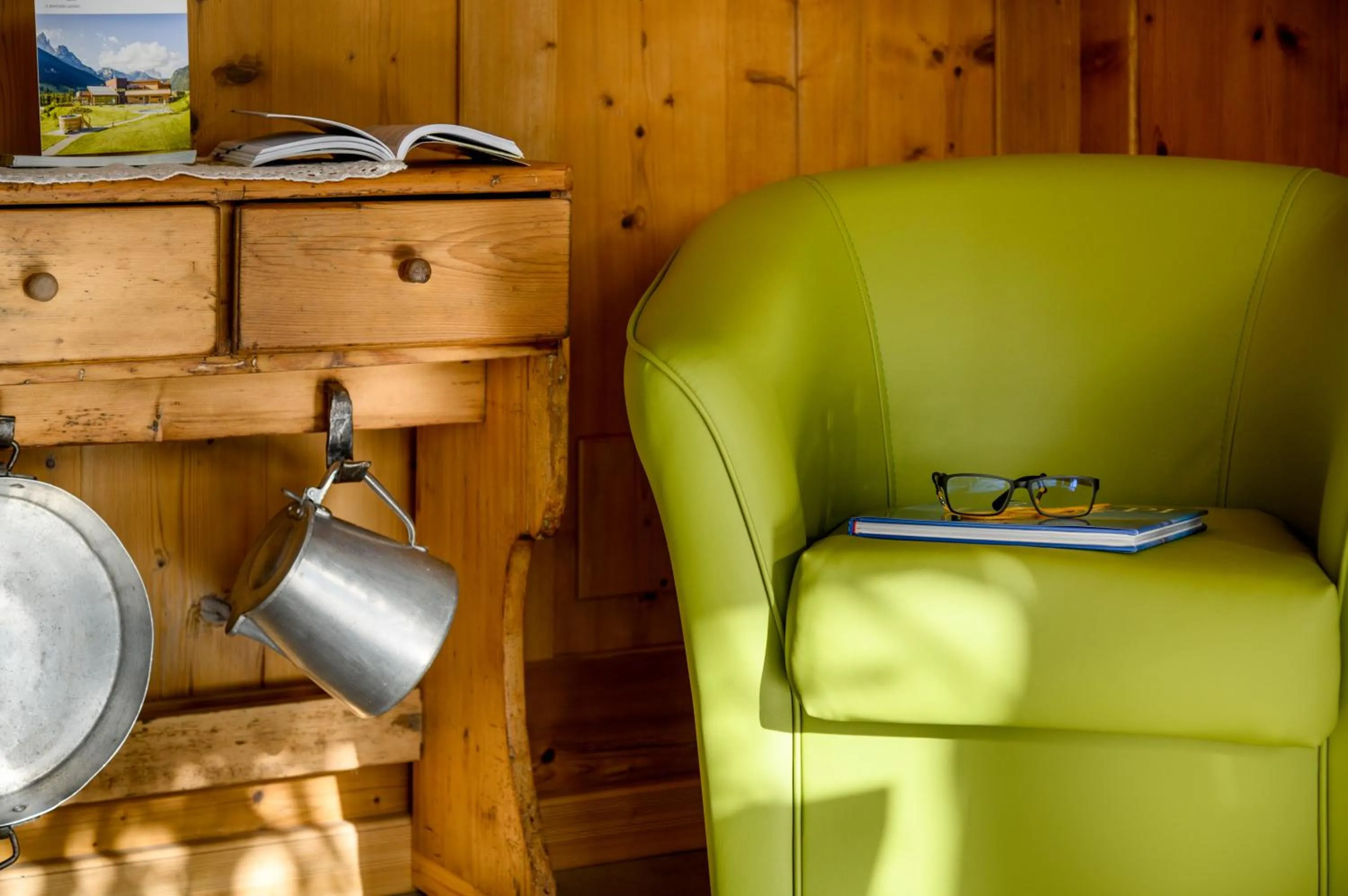 Communal lounge/ TV room in B&BeautyFol Dolomites B&B adults only