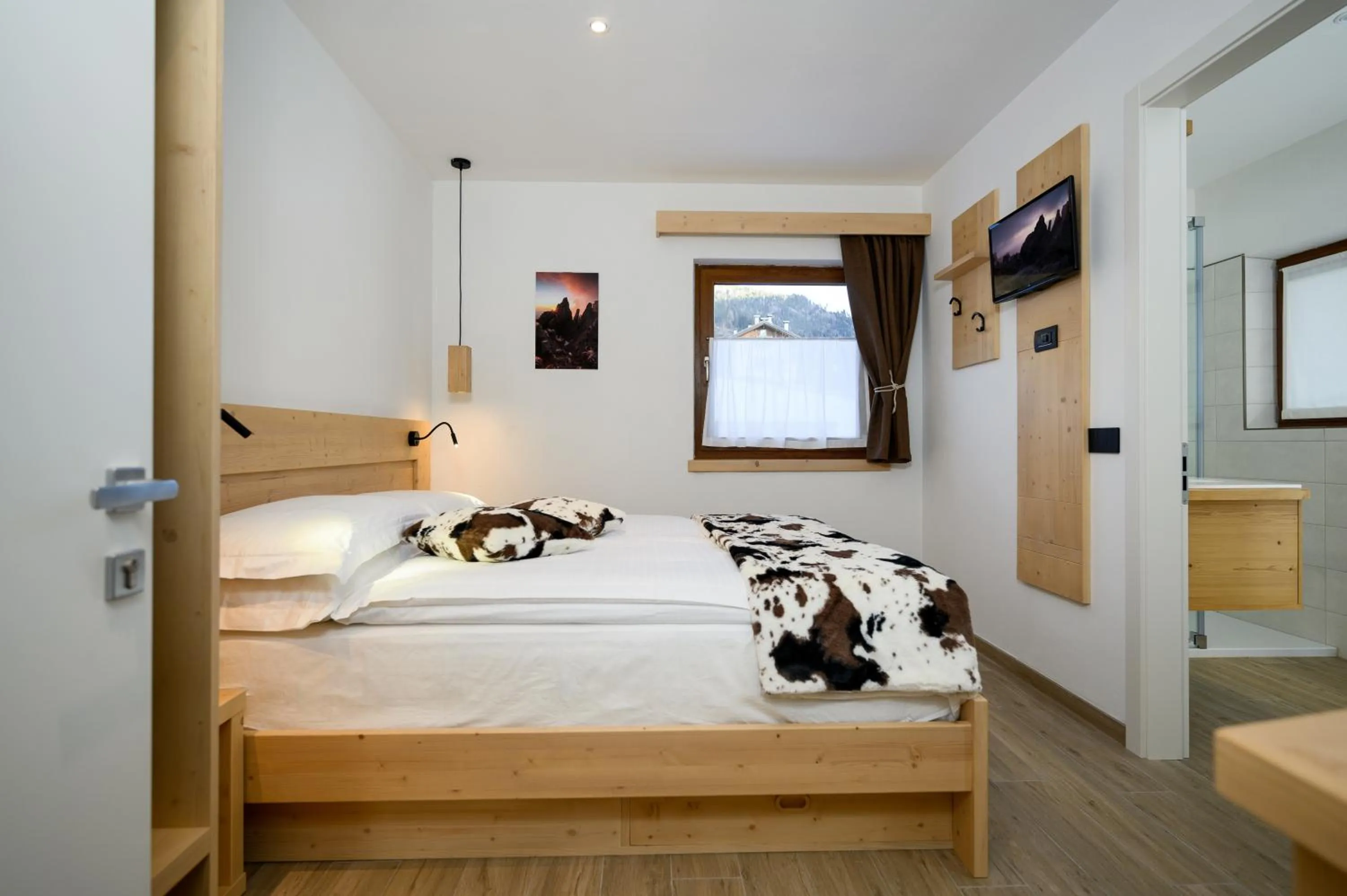 Bathroom, Bed in B&BeautyFol Dolomites B&B adults only