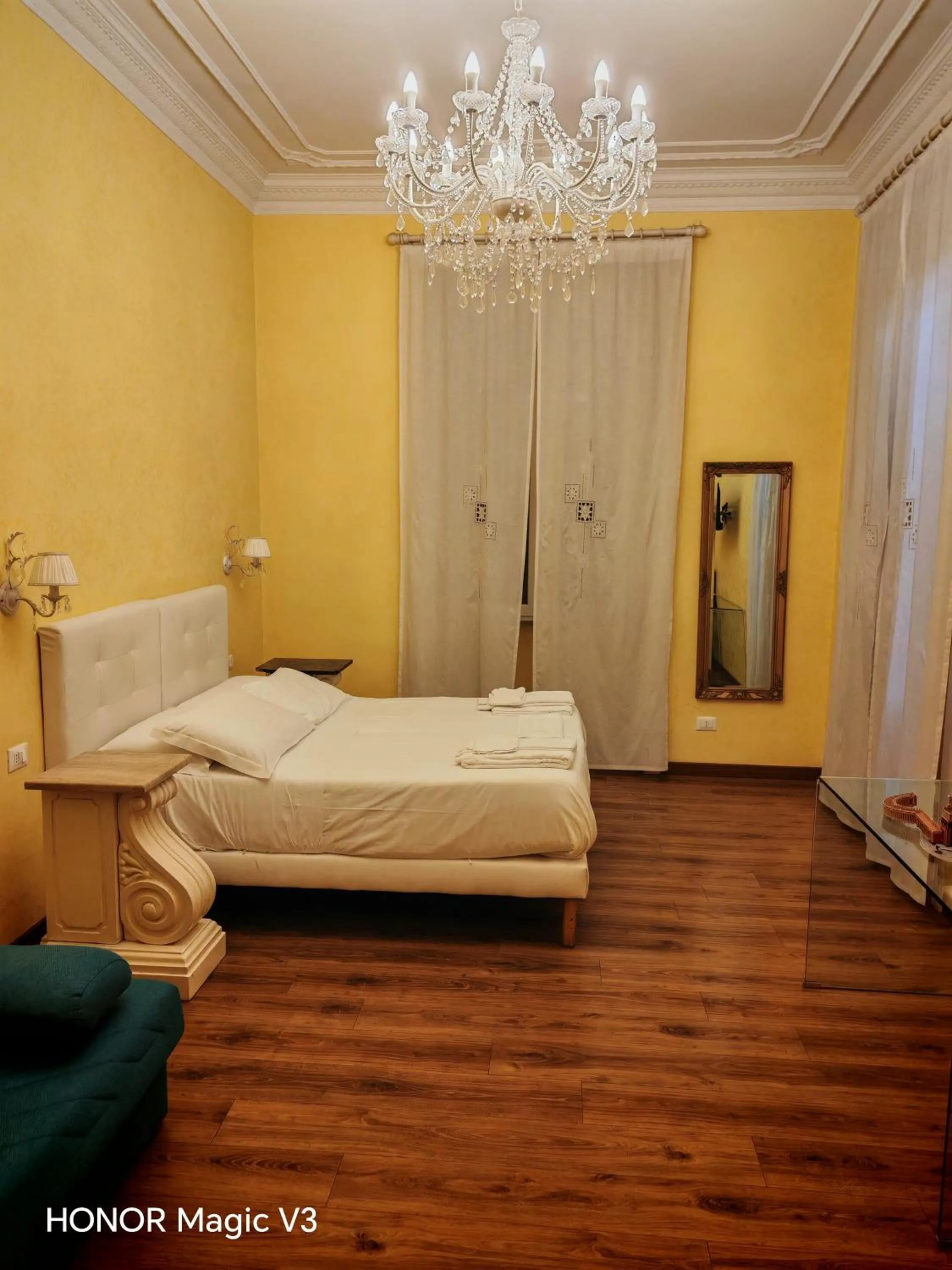 Photo of the whole room, Bed in La Breccia A Porta Pia