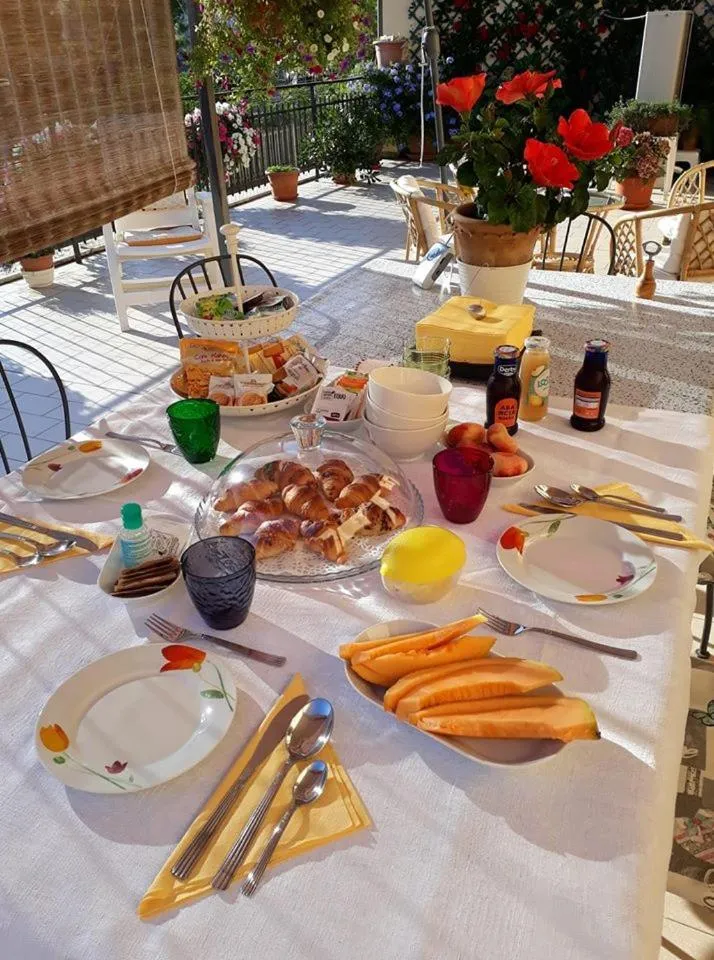 Food and drinks in B&B Casa Letizia