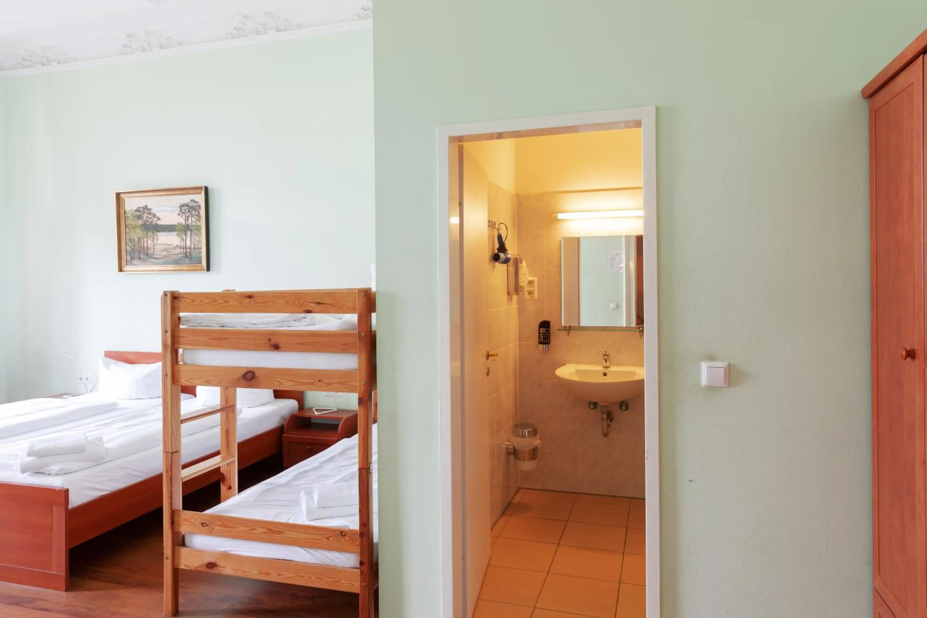 Bedroom, Bunk Bed in Hotel Eden am Zoo