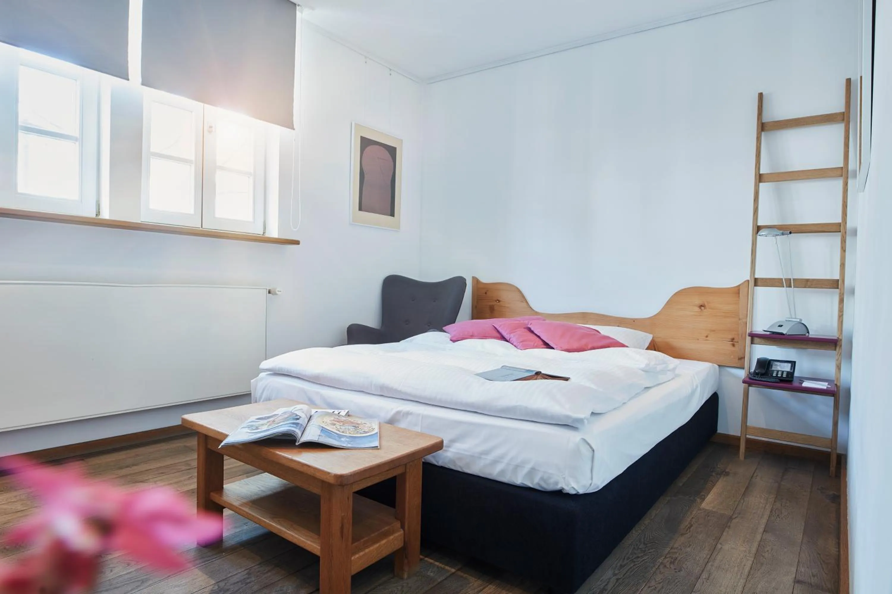 Photo of the whole room, Bed in Breuer's Rüdesheimer Schloss