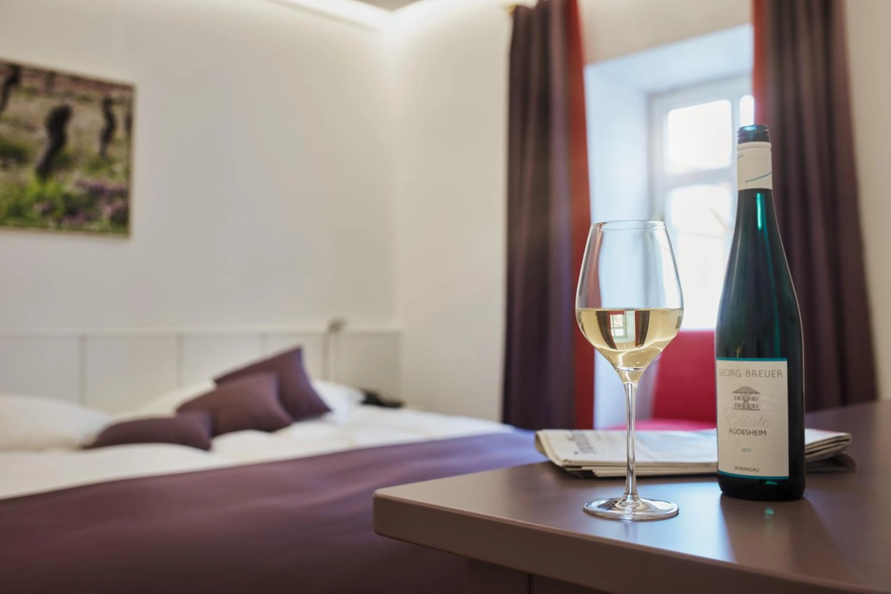 Bed in Breuer's Rüdesheimer Schloss