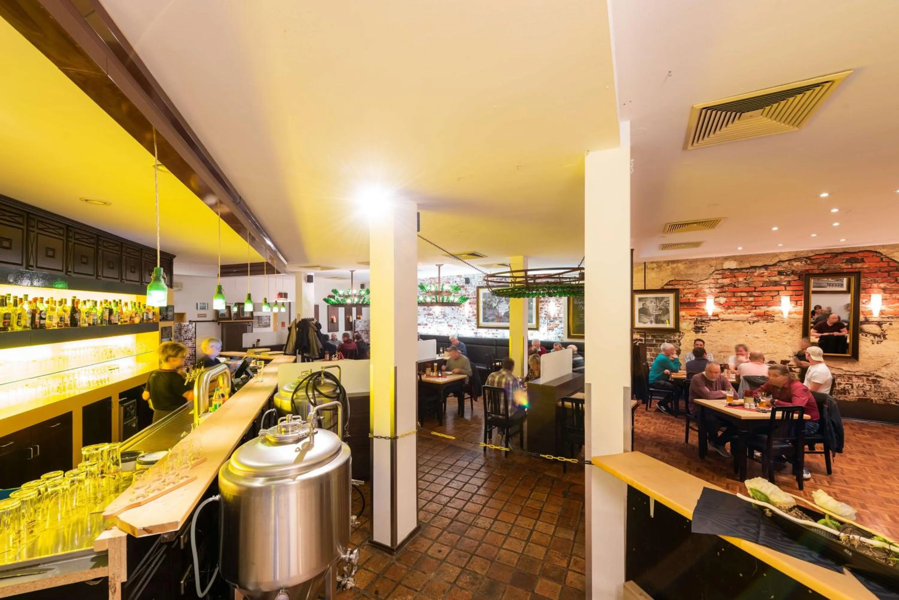 Restaurant/places to eat in Askania Hotel & Brauhaus