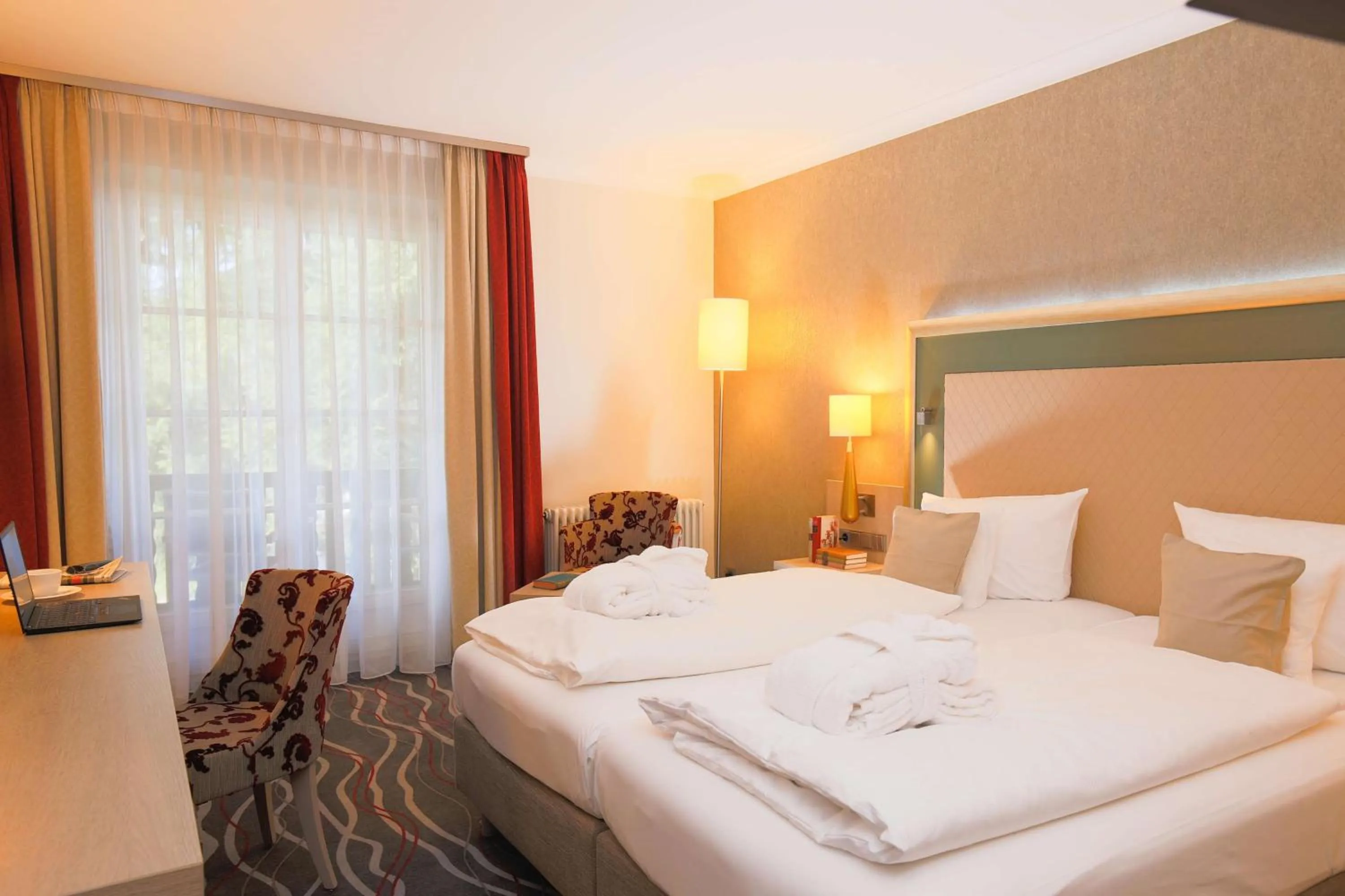 Bedroom, Bed in Hotel Bayerischer Hof Miesbach, BW Premier Collection