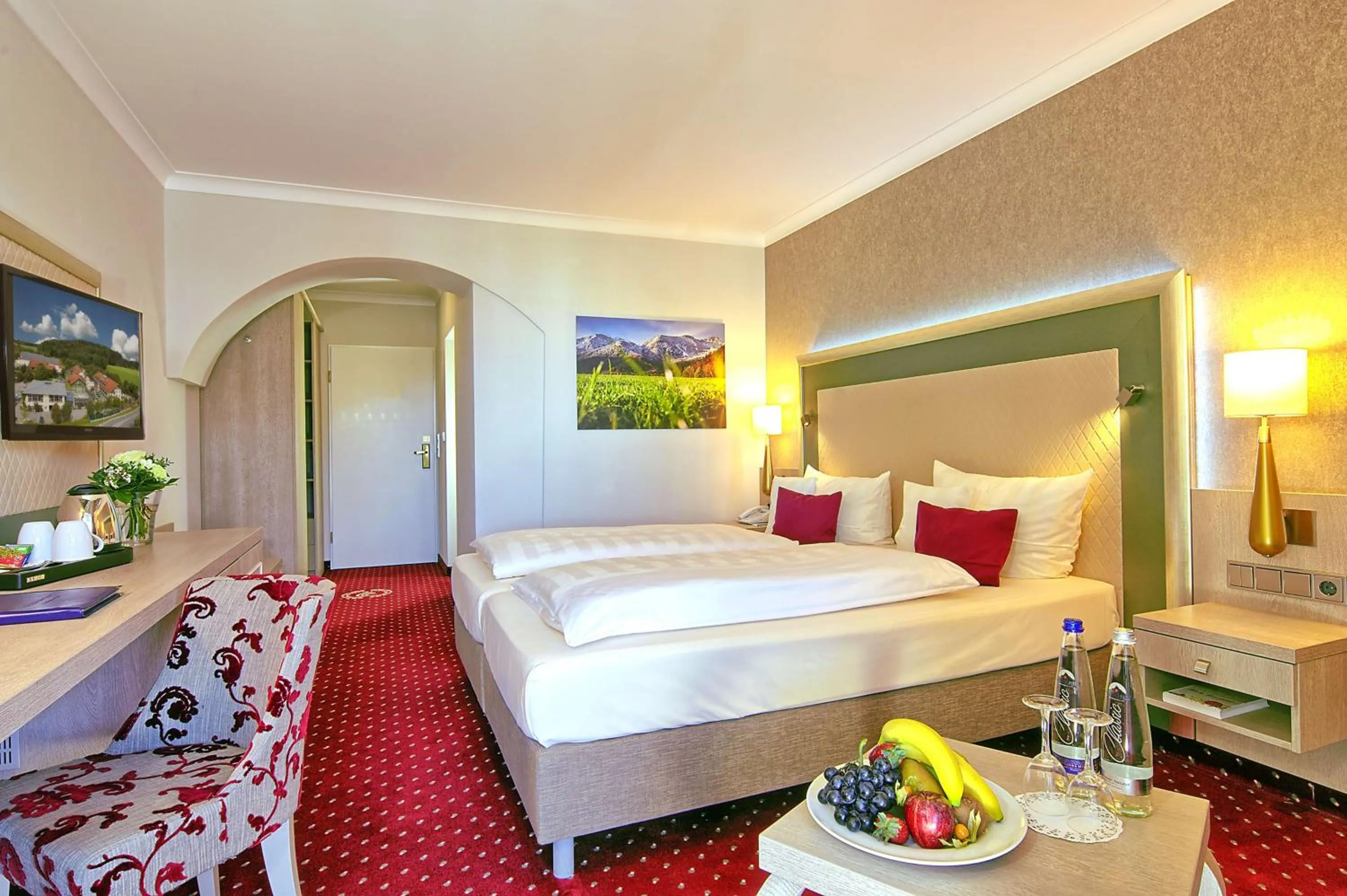 Bedroom, Bed in Hotel Bayerischer Hof Miesbach, BW Premier Collection