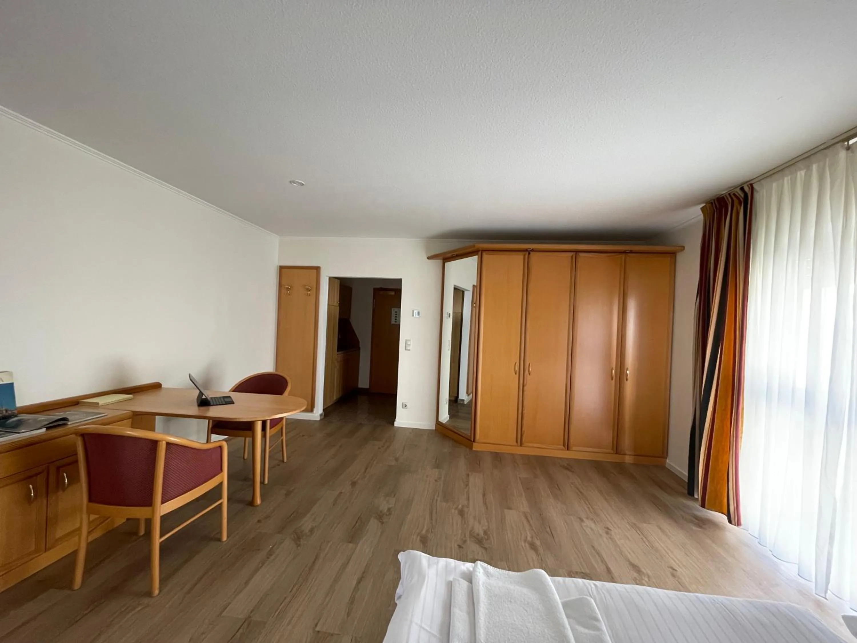 wardrobe, Bed in Eurotel am Main