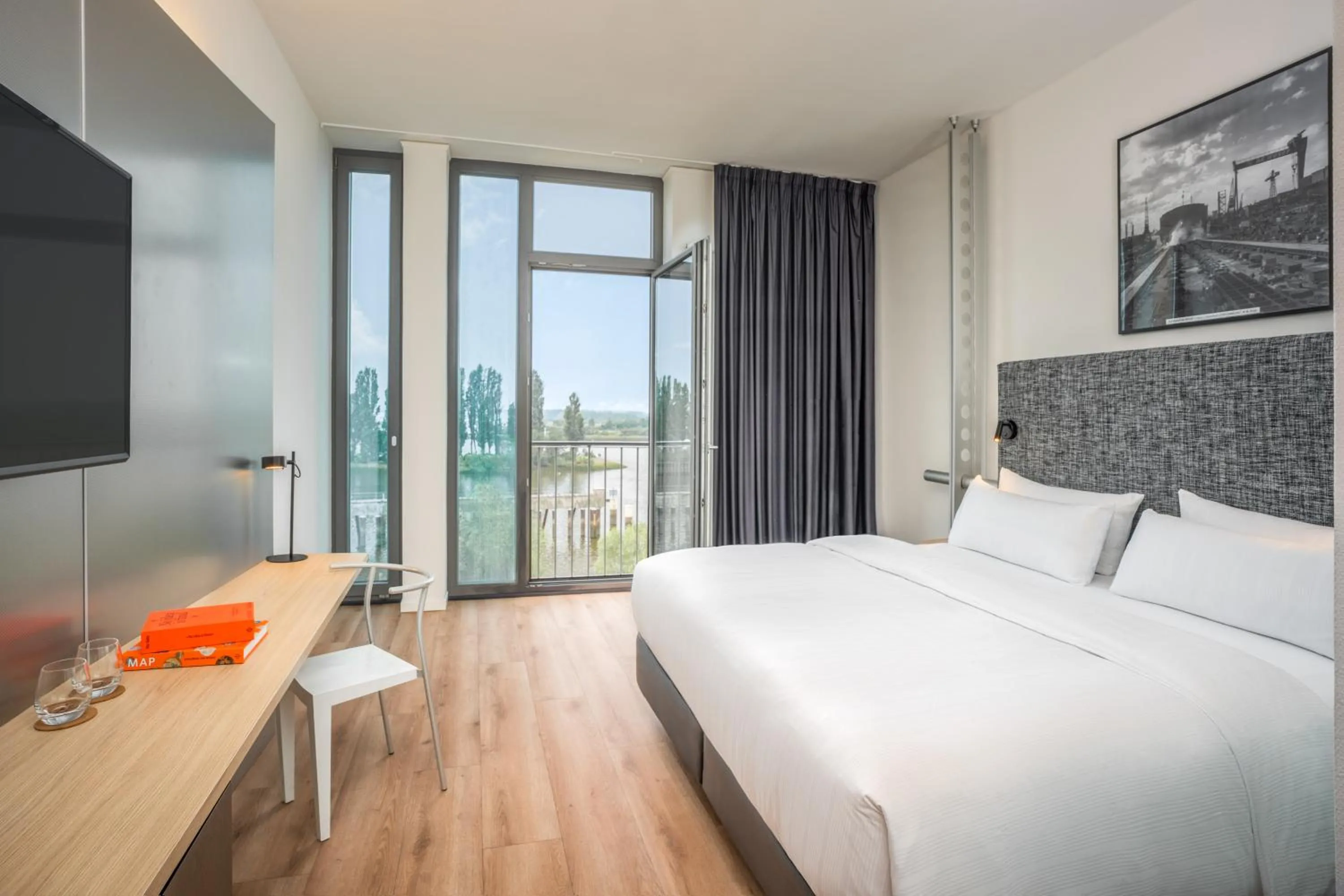 Bed in INNSiDE by Meliá Bremen