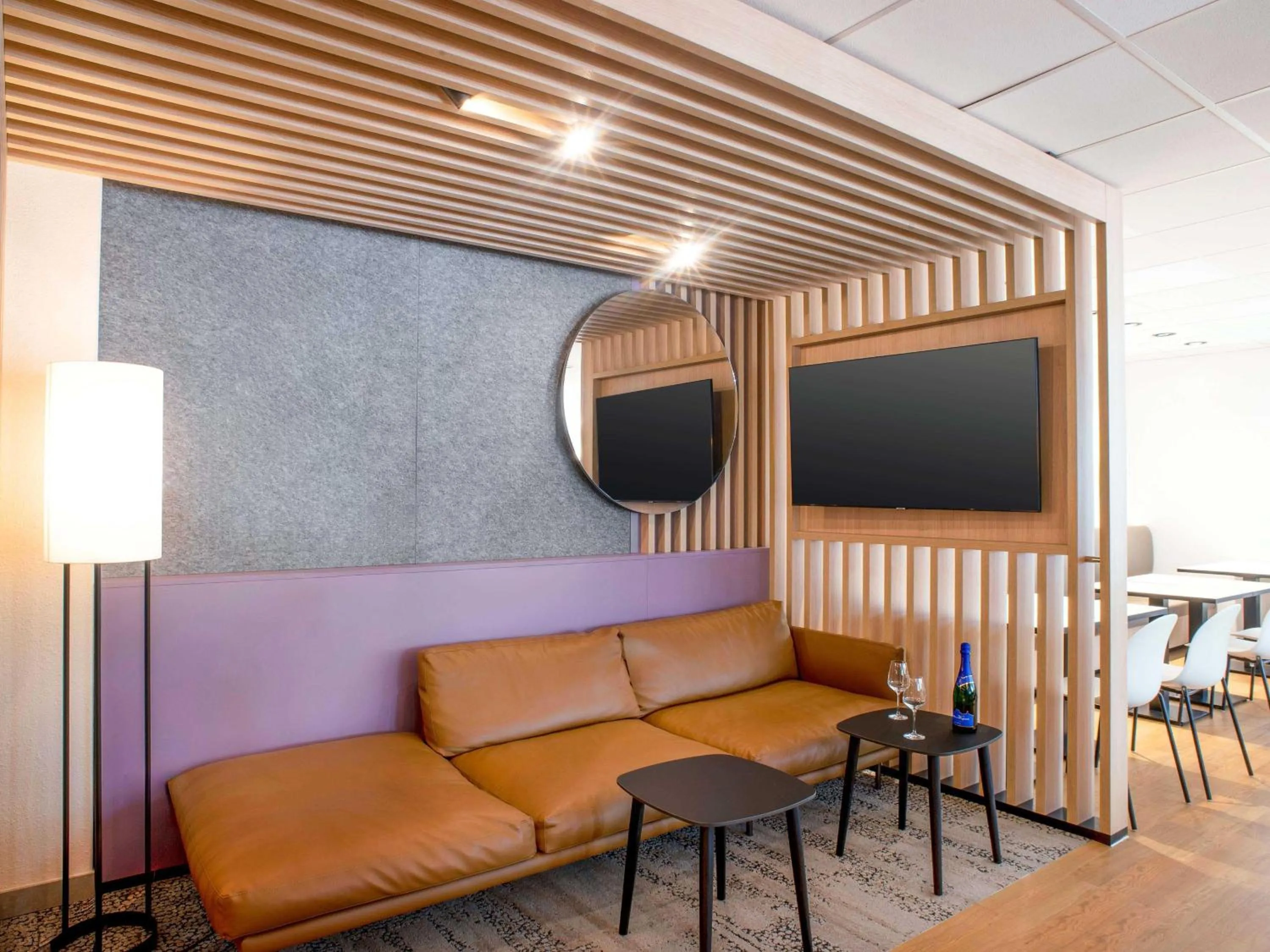 Lobby or reception in B&B Hotel Schwerin-Süd