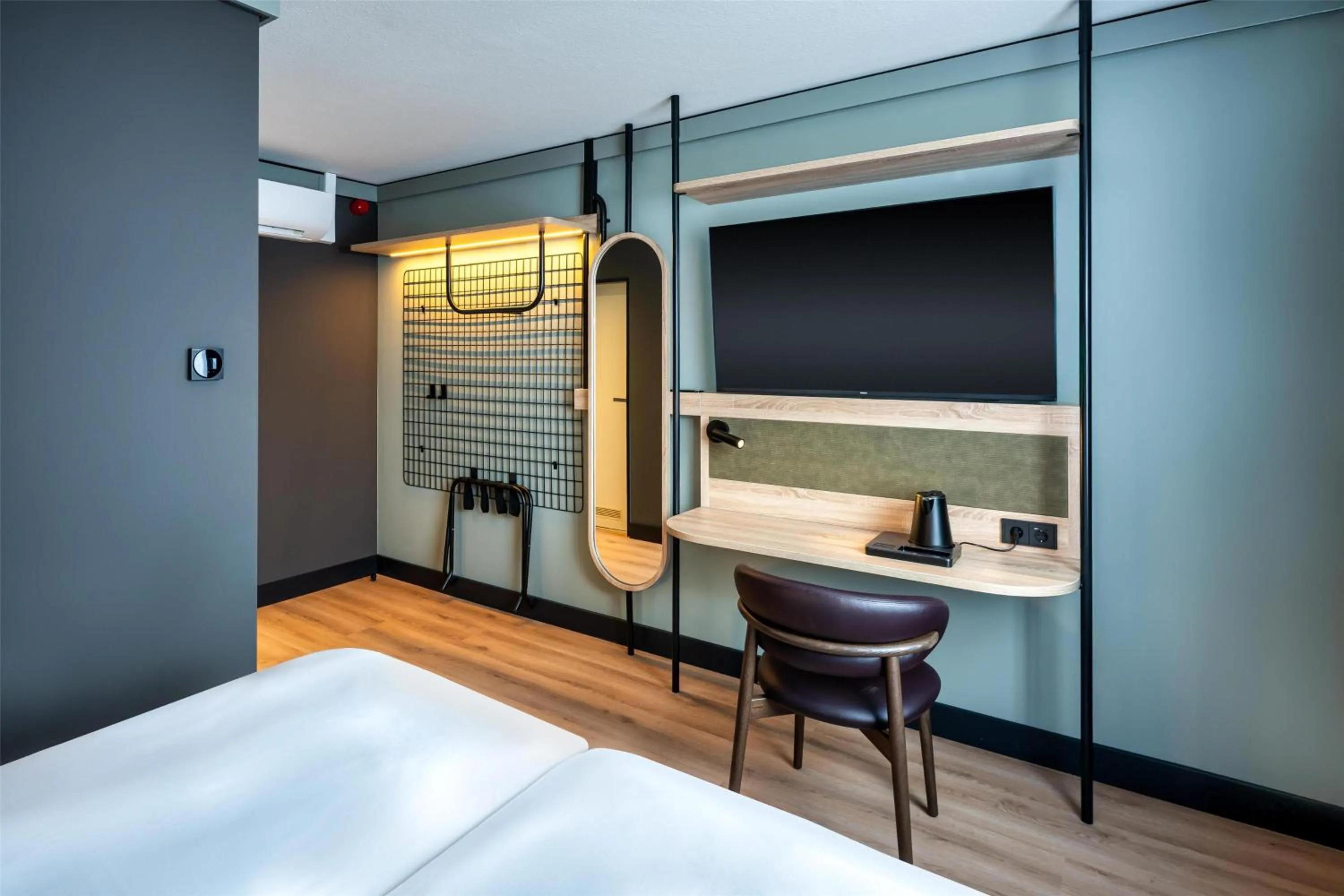 Bedroom, Bed in Radisson Hotel Dusseldorf City Center