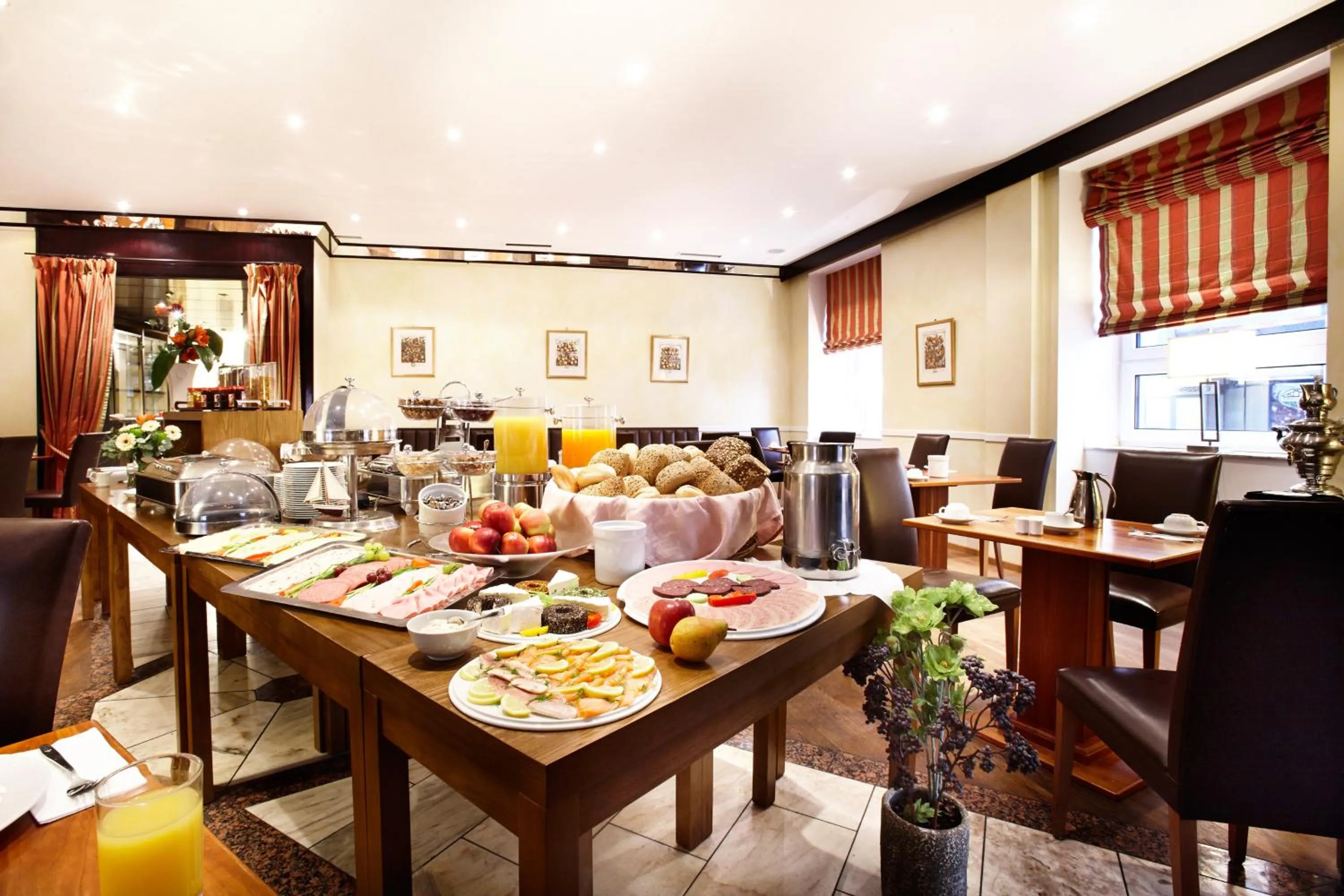 Buffet breakfast in Hotel Düsseldorf City by Tulip Inn