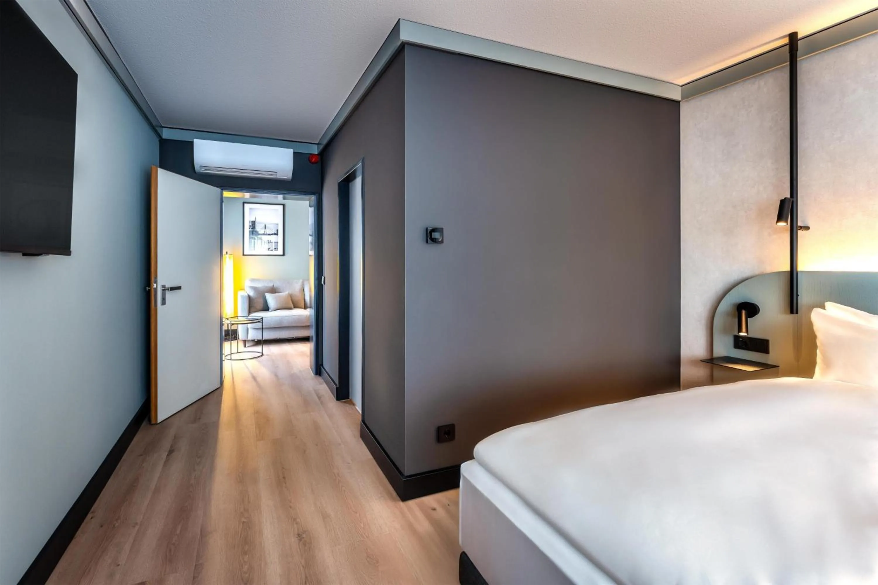 Bedroom, Bed in Radisson Hotel Dusseldorf City Center