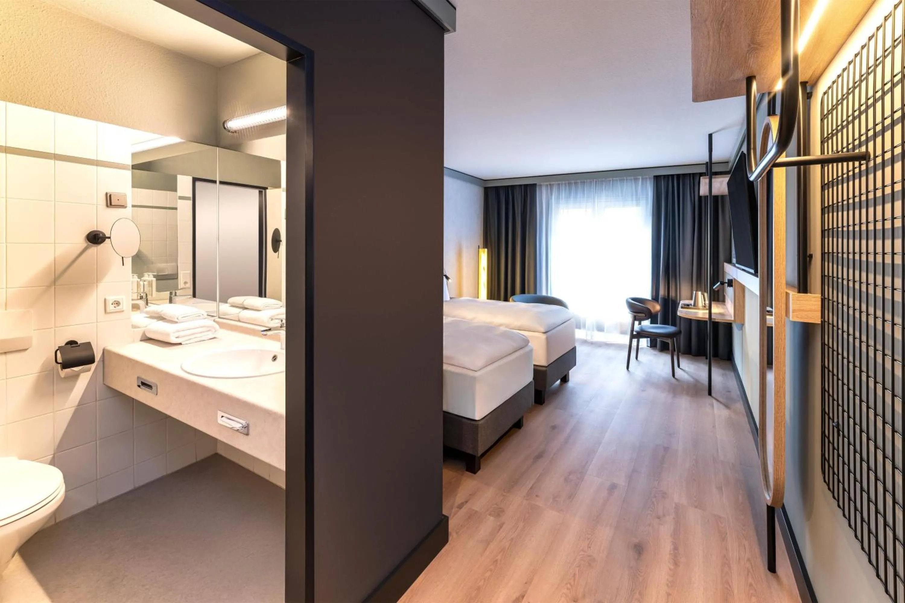 Bedroom, Bed in Radisson Hotel Dusseldorf City Center