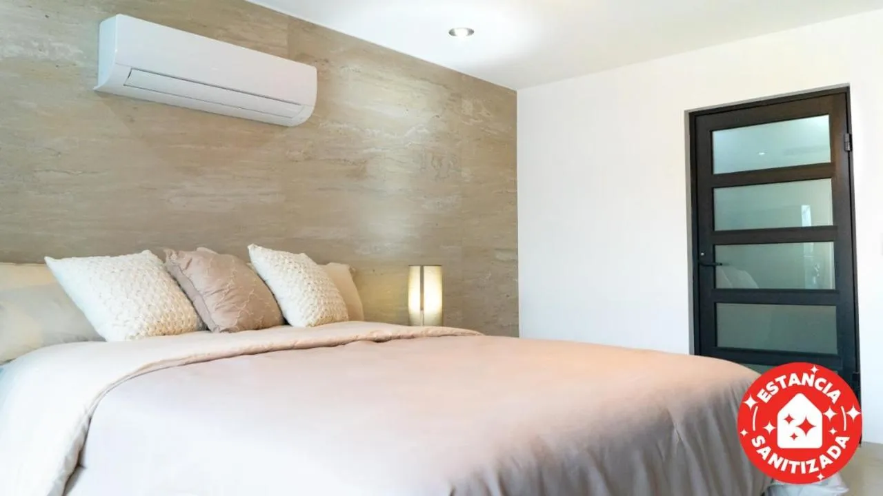 Bed in ECONOSUITES FUNDIDORA