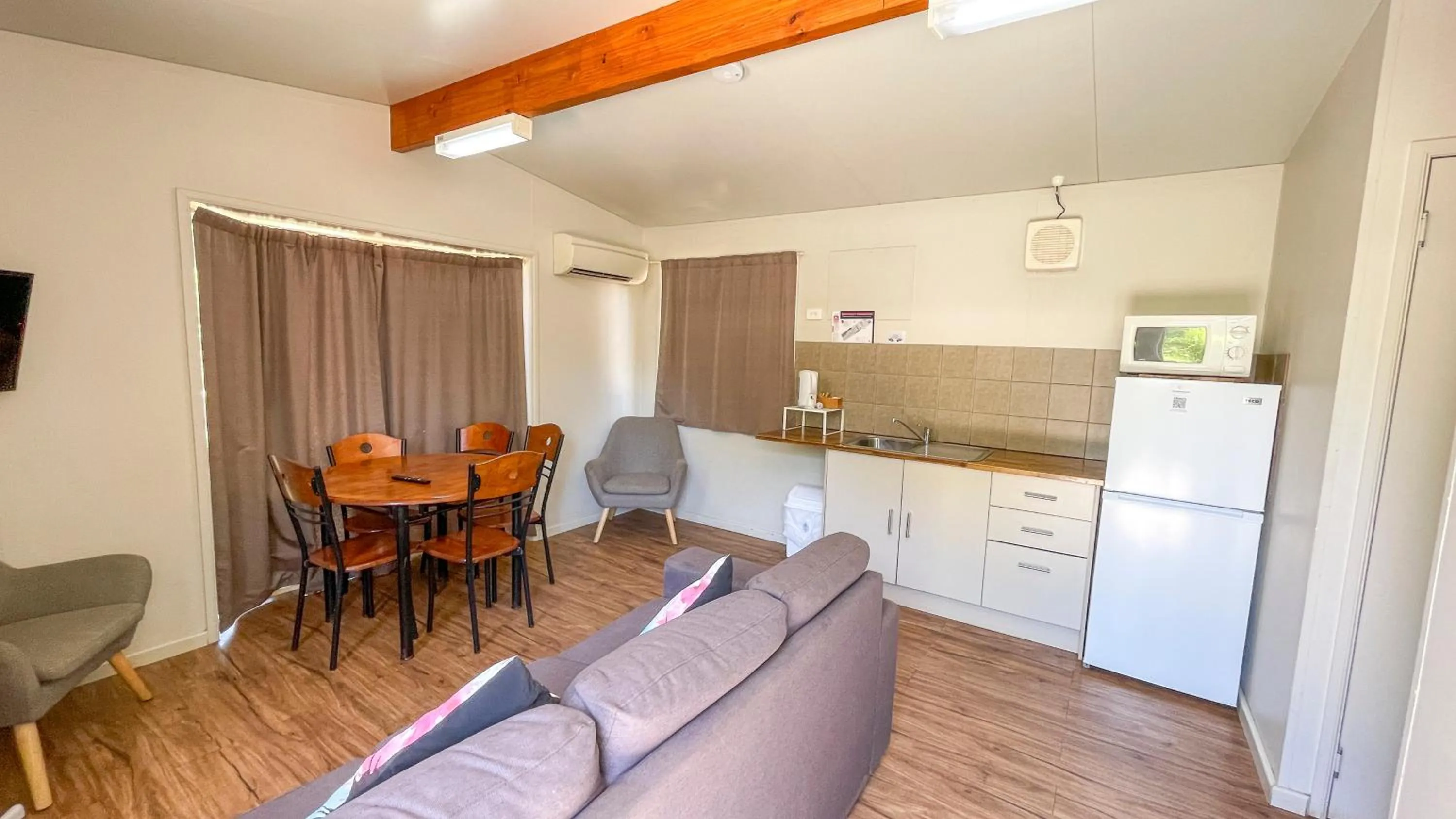 Kitchen or kitchenette in Capricorn Holiday Park