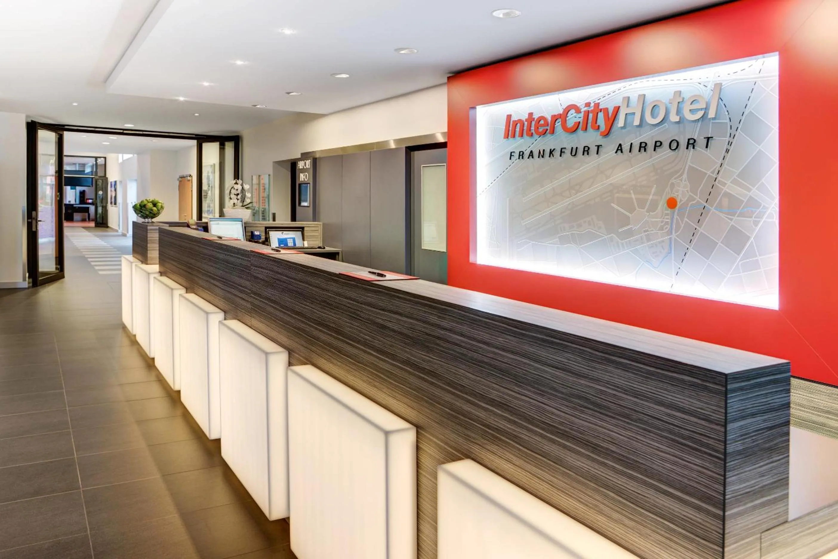 Lobby or reception in IntercityHotel Frankfurt Airport