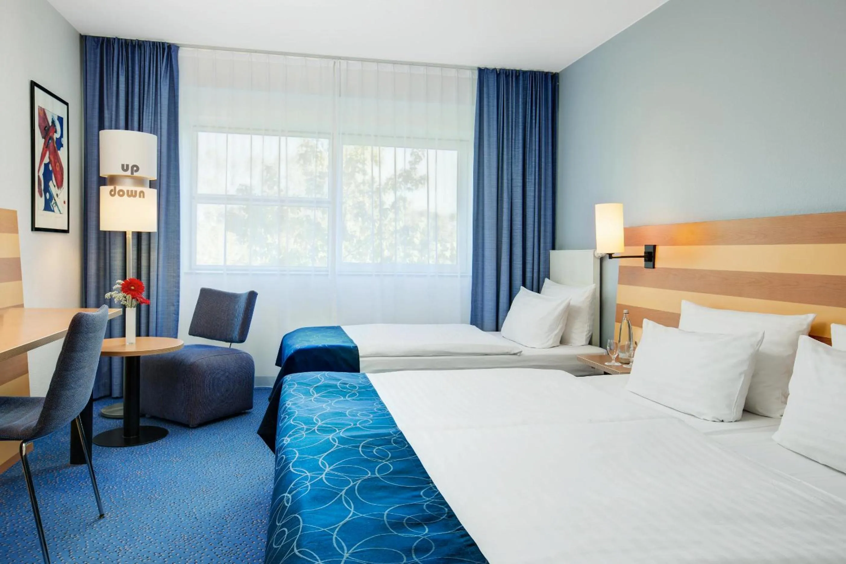 Photo of the whole room, Bed in IntercityHotel Frankfurt Airport