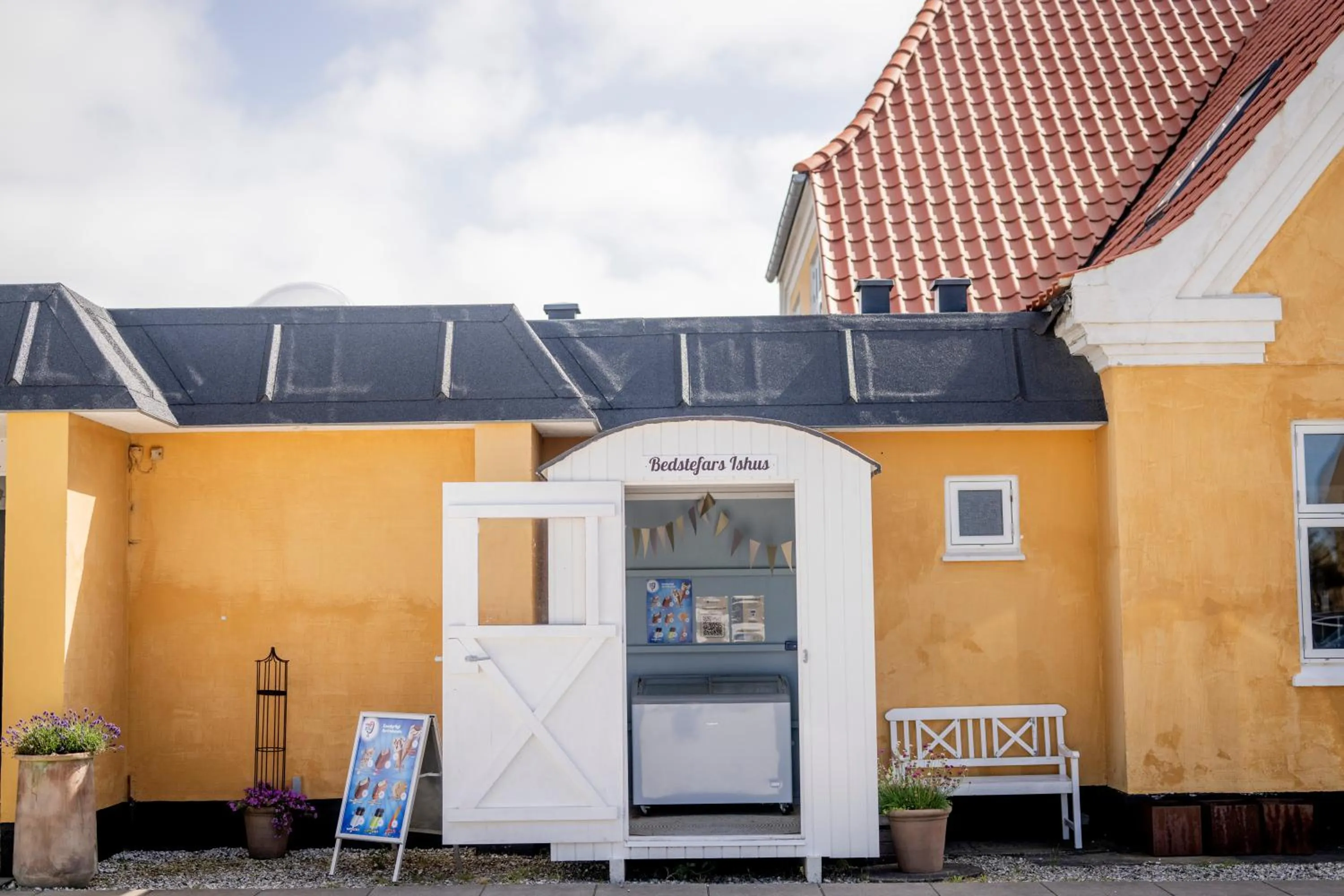 Property building in Kallehavegaard Badehotel