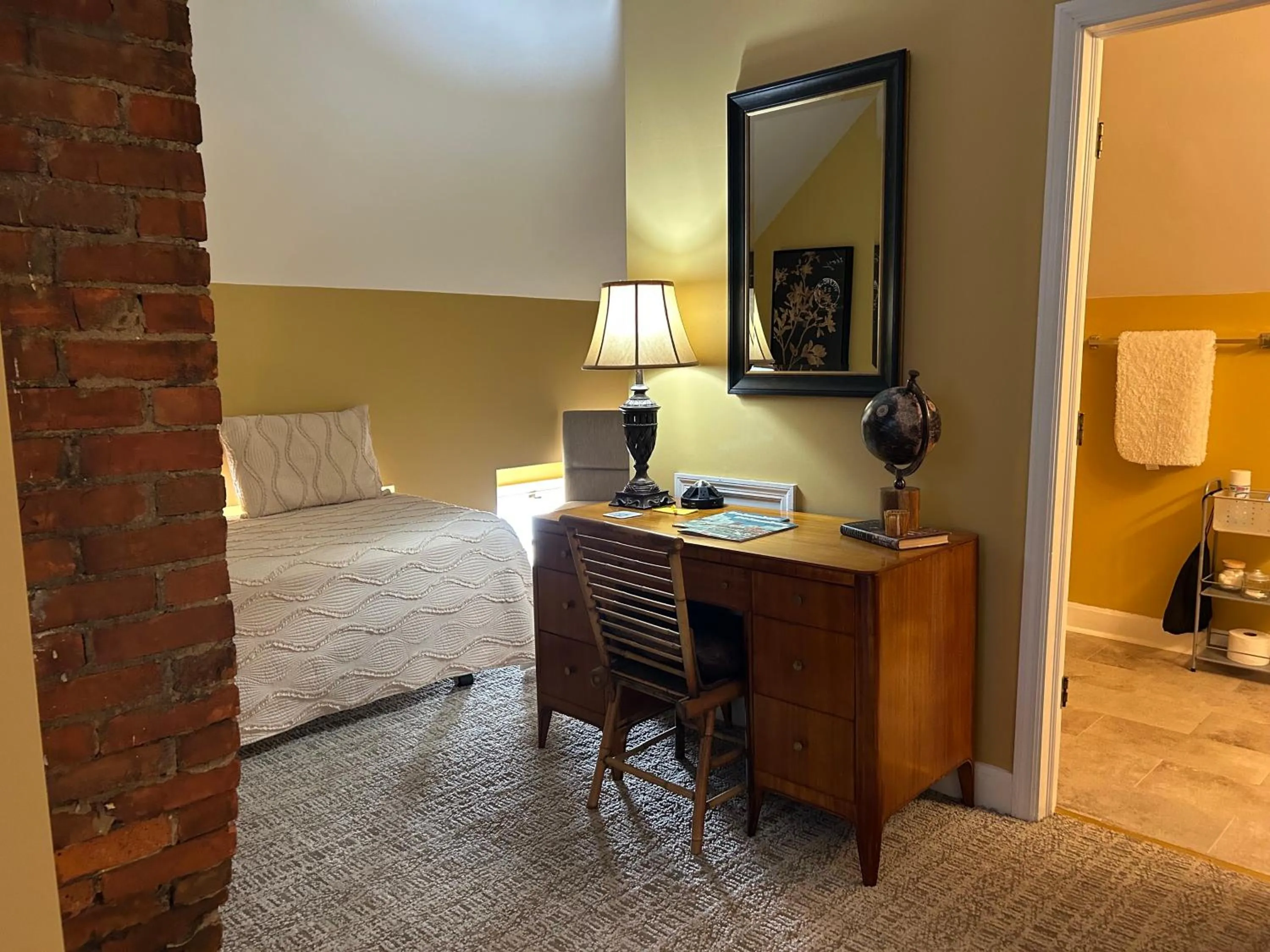 Bedroom, Bed in 50 Lincoln Short North Bed & Breakfast