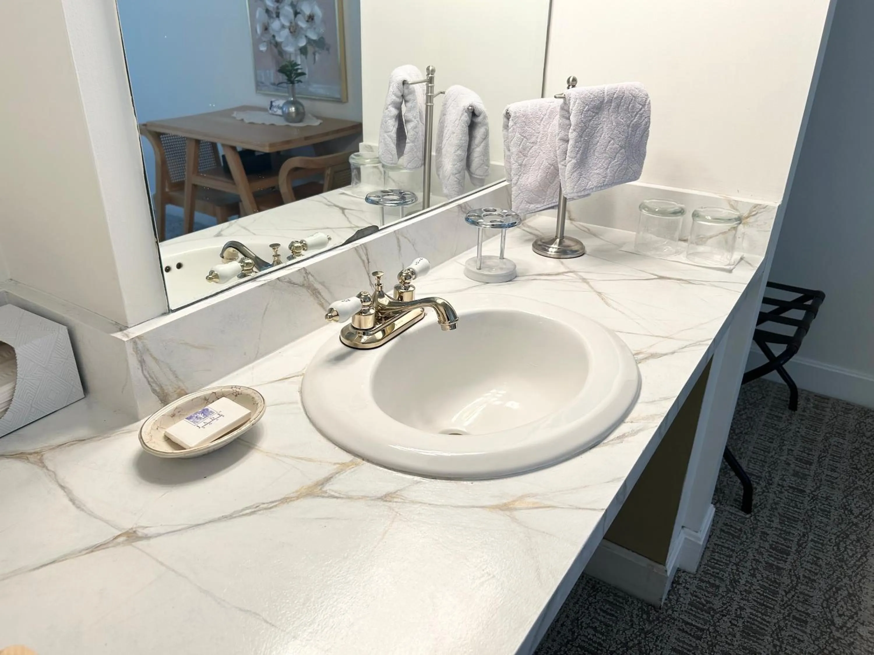 Bathroom in 50 Lincoln Short North Bed & Breakfast