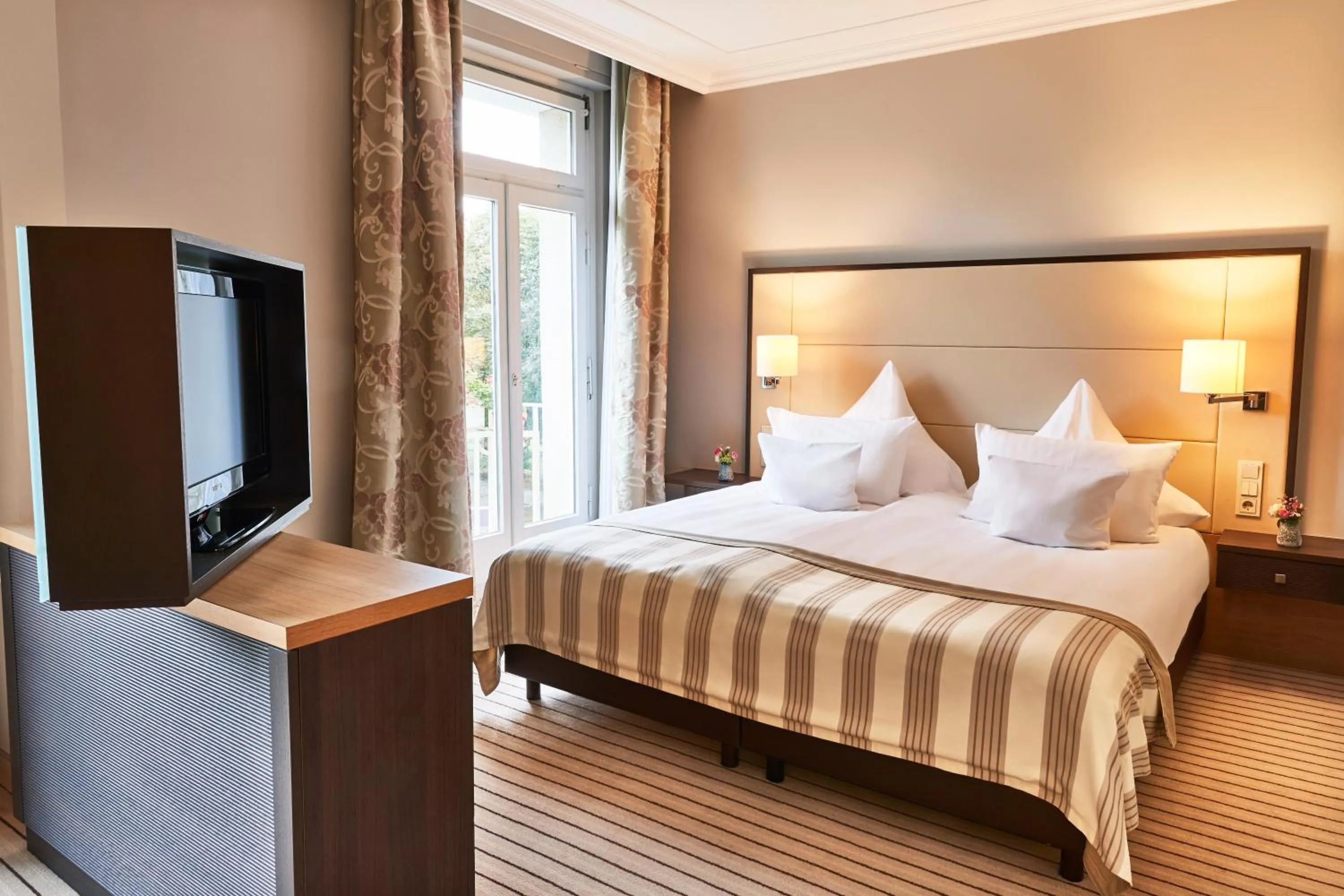 Photo of the whole room, Bed in Steigenberger Hotel Bad Neuenahr