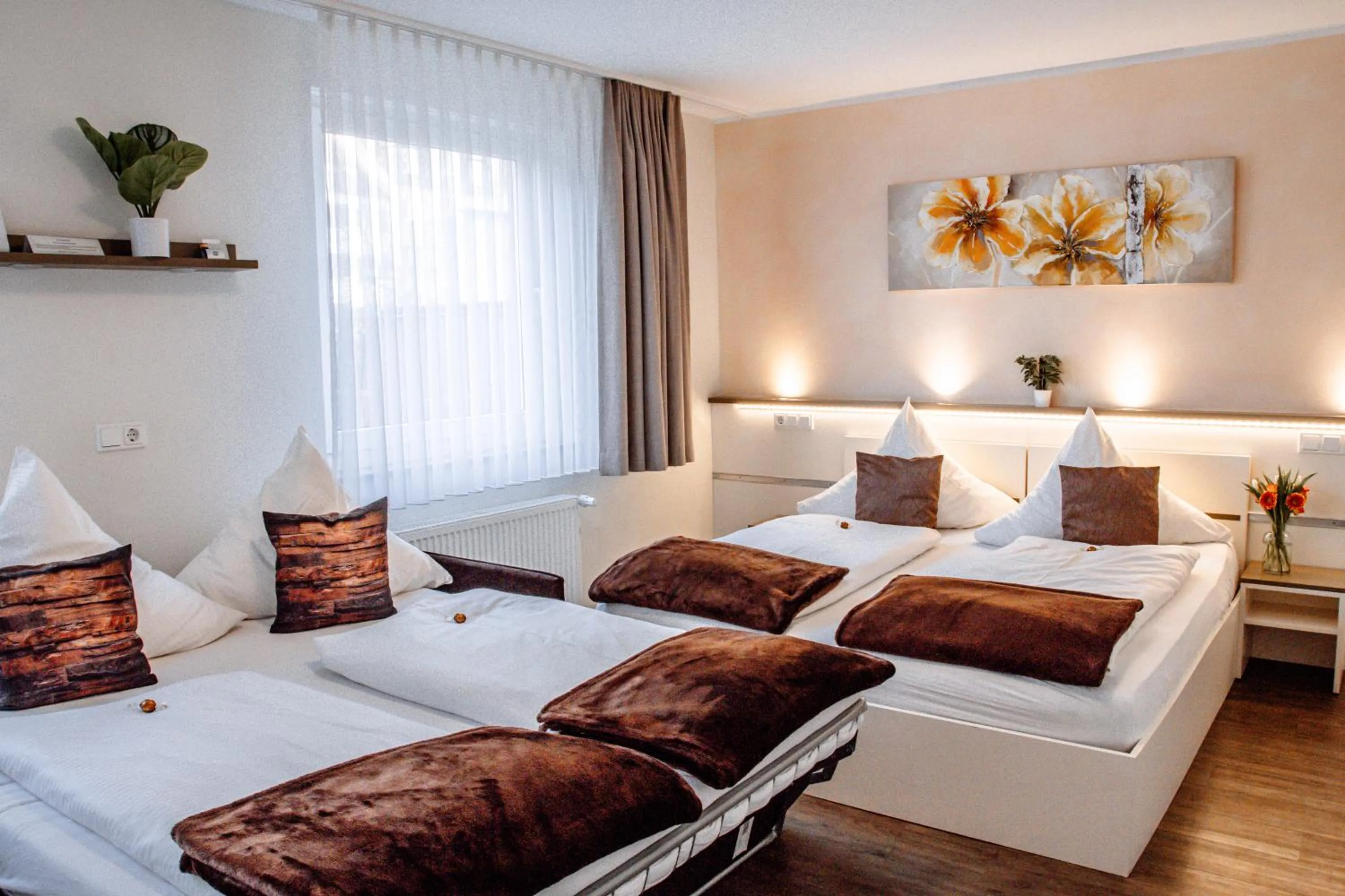 Photo of the whole room, Bed in Hotel Central eGbR