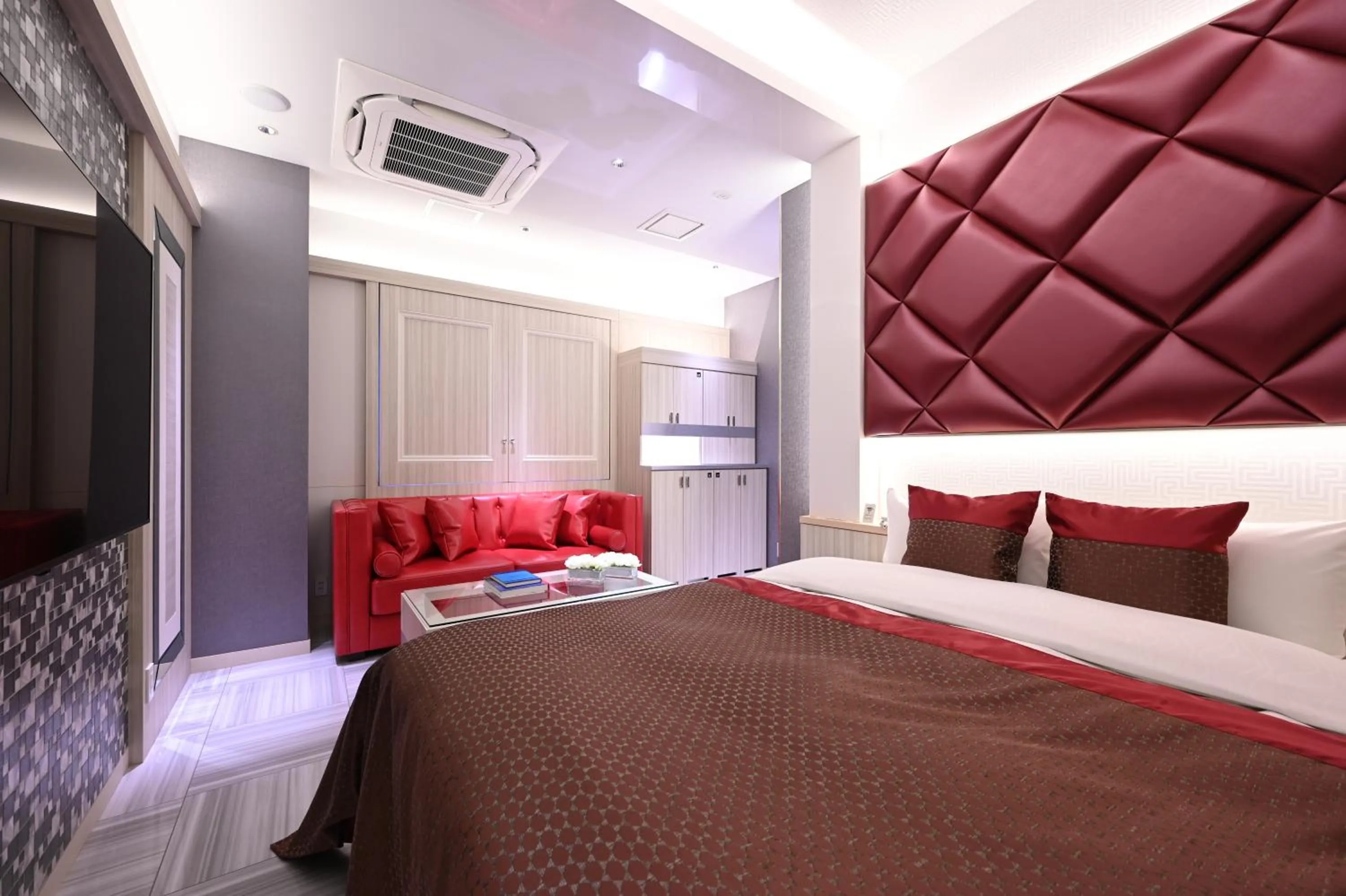 Bed in HOTEL VARKIN ANNEX