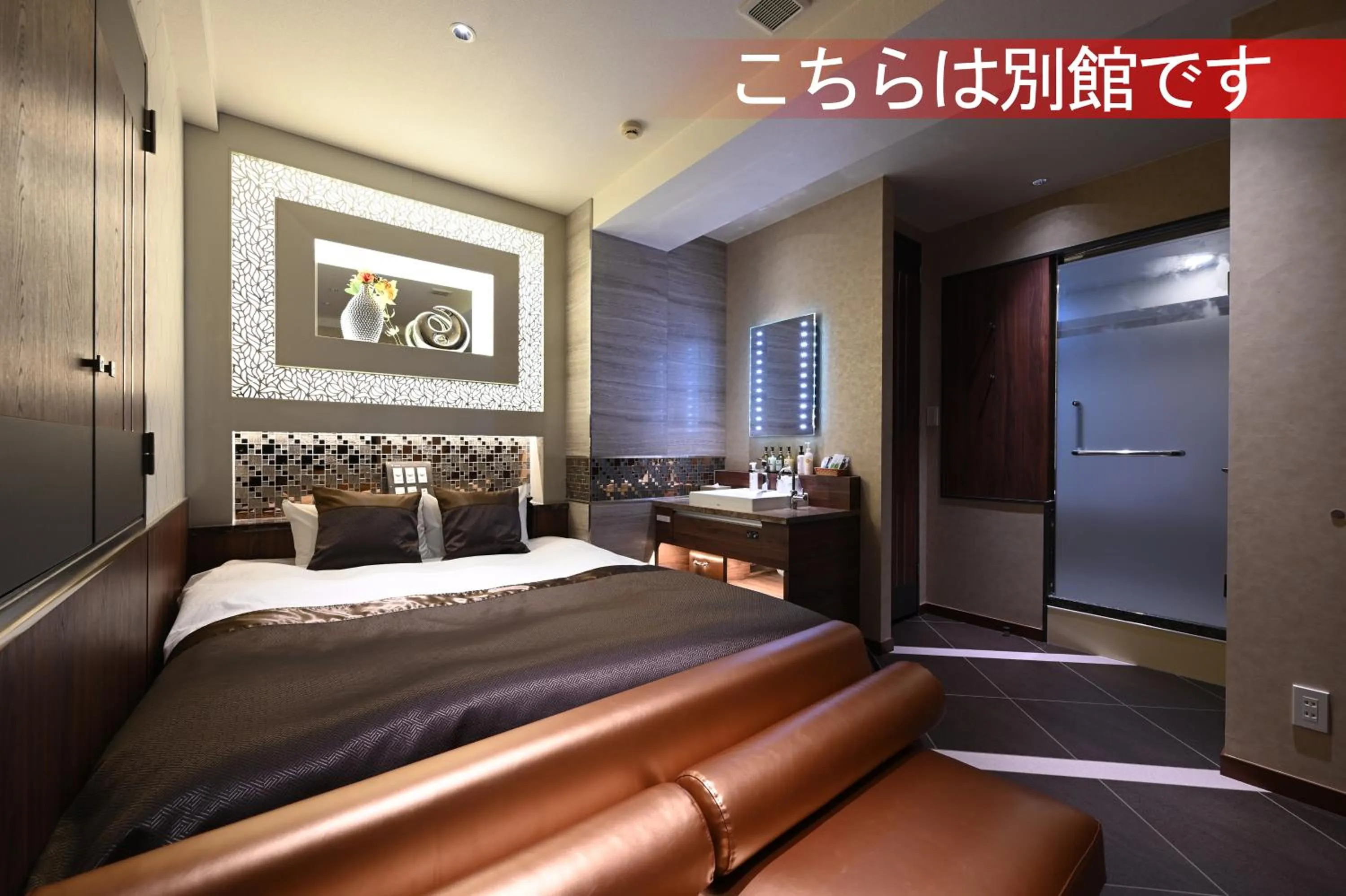 Bed in HOTEL VARKIN ANNEX