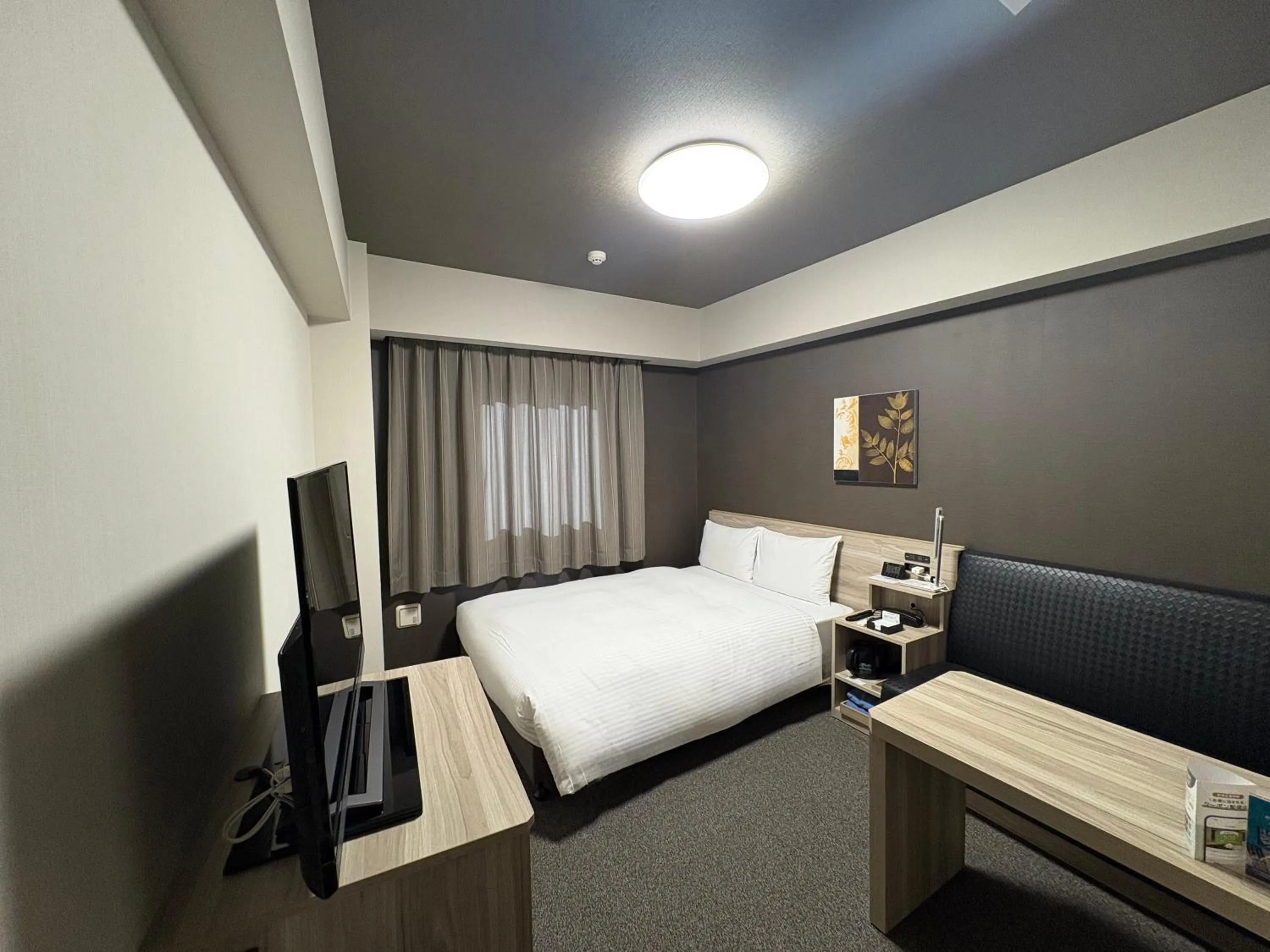 Photo of the whole room, Bed in Hotel Route-Inn Shinfujieki Minami