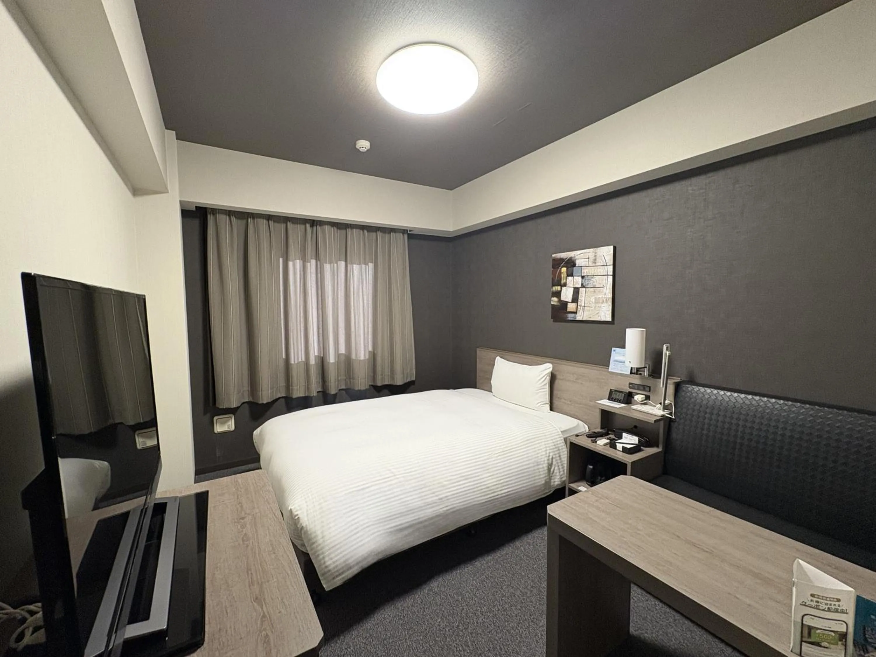 Photo of the whole room, Bed in Hotel Route-Inn Shinfujieki Minami