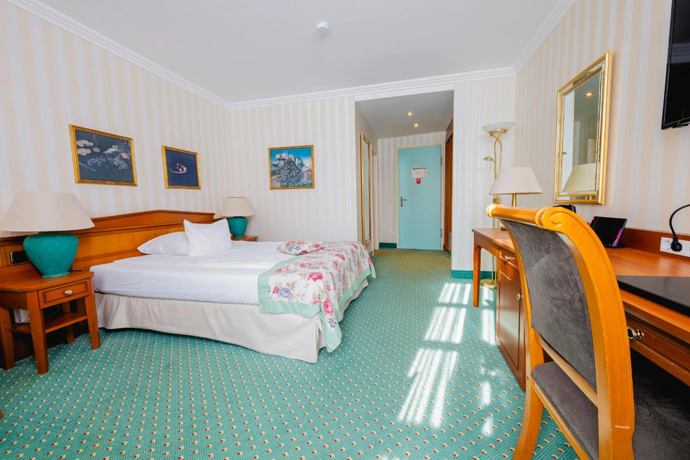 Photo of the whole room, Bed in Hotel am Schlosspark