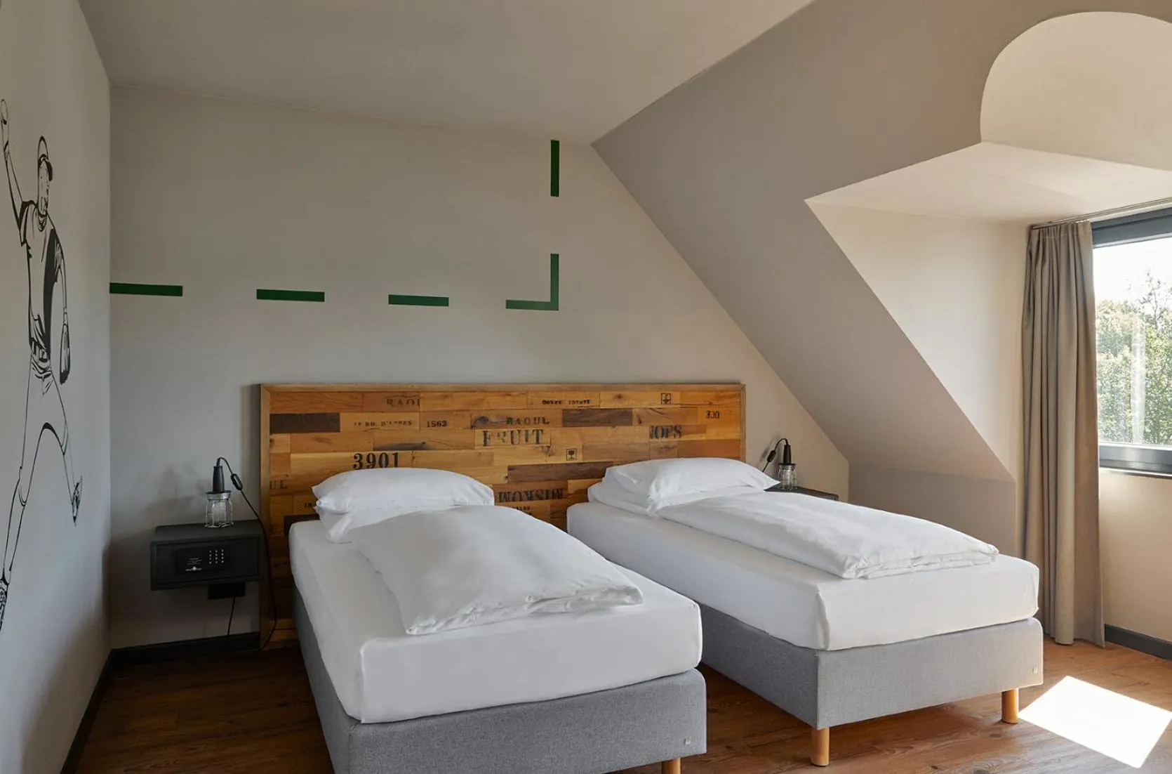 Photo of the whole room, Bed in Underdog Hotel