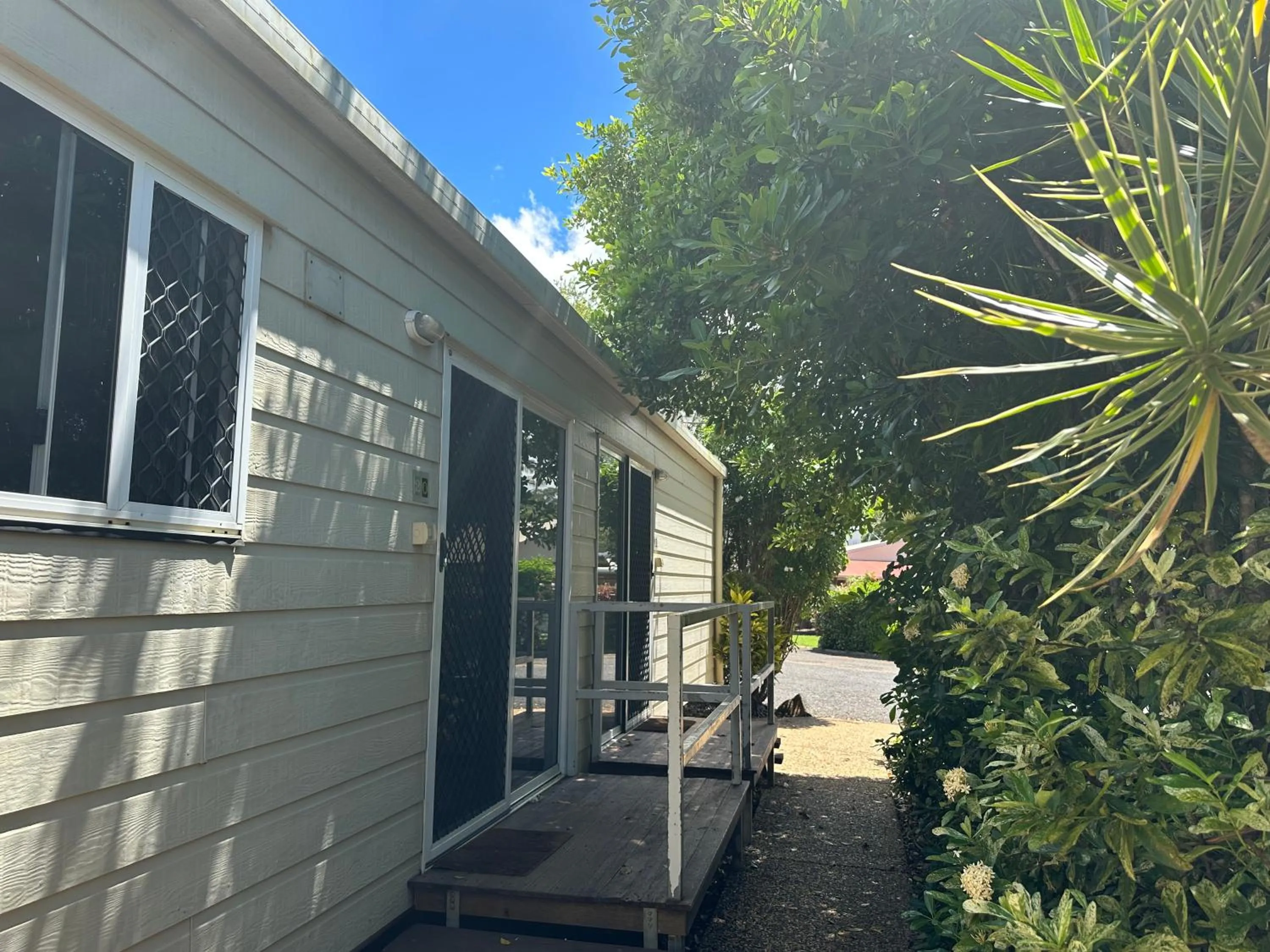 Property building in Mareeba Motor Inn