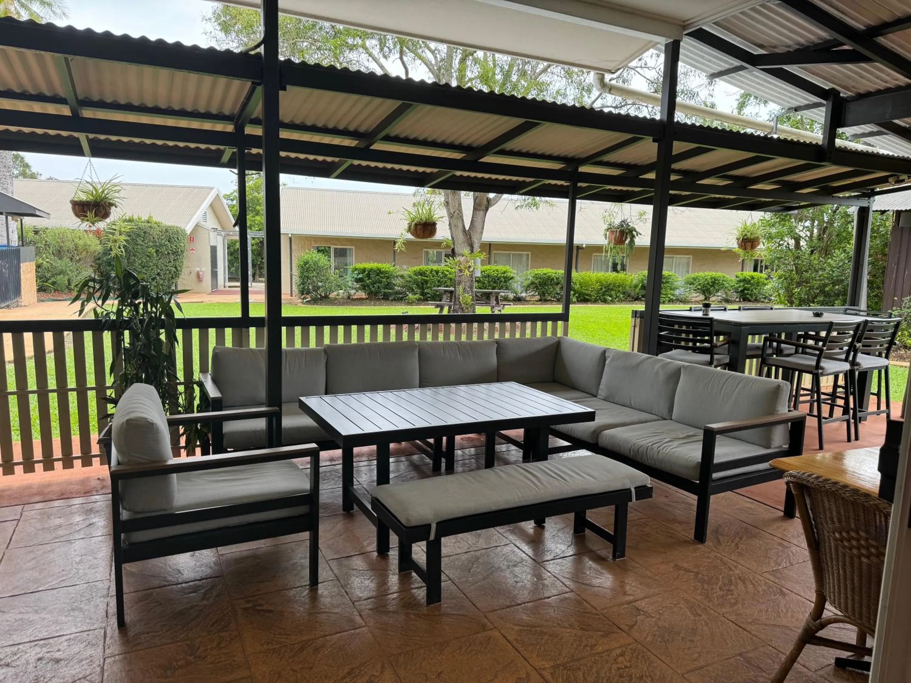 Restaurant/places to eat in Mareeba Motor Inn