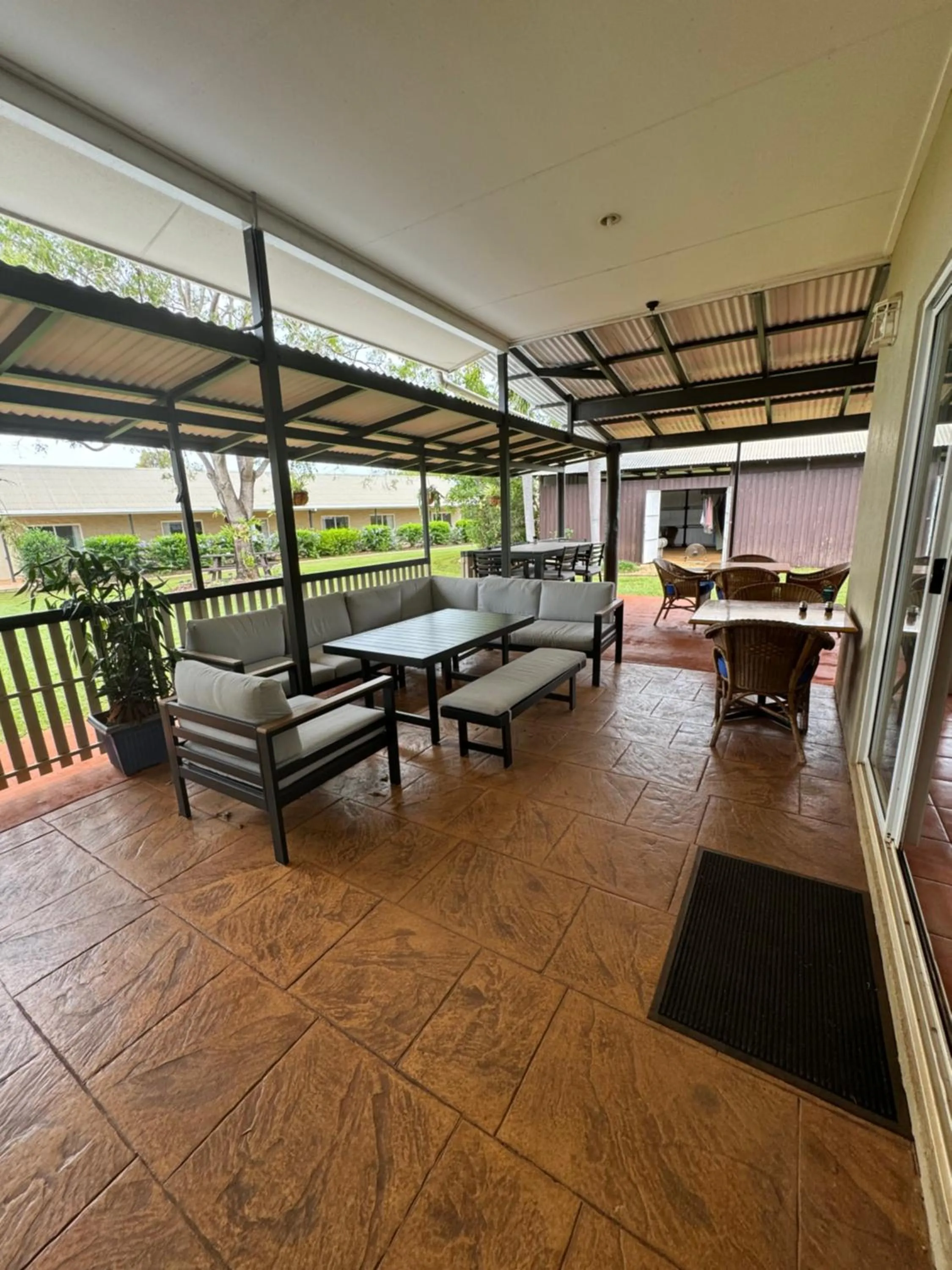 Restaurant/places to eat in Mareeba Motor Inn