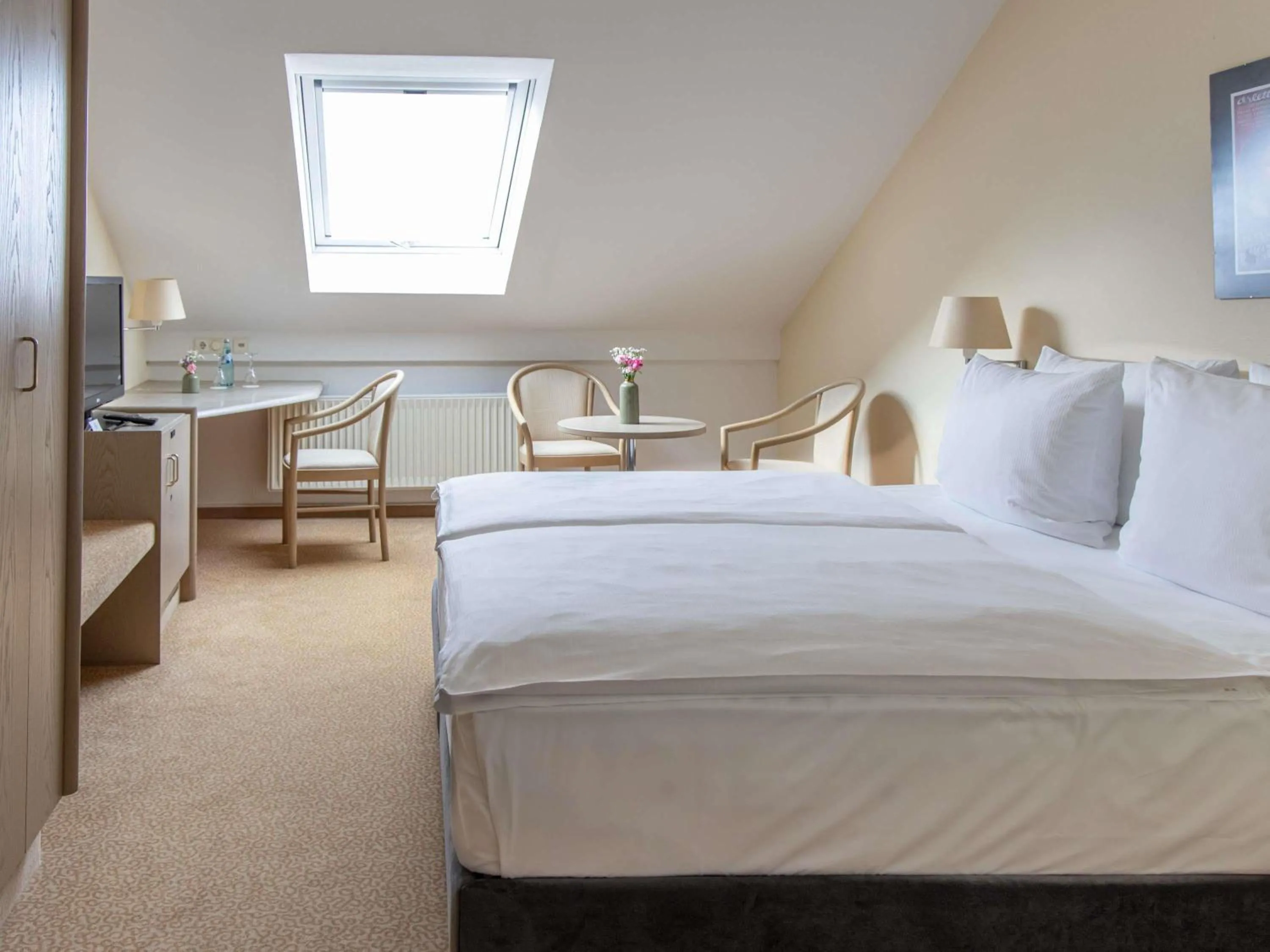 Bedroom, Bed in Mercure Hotel Frankfurt Airport Langen