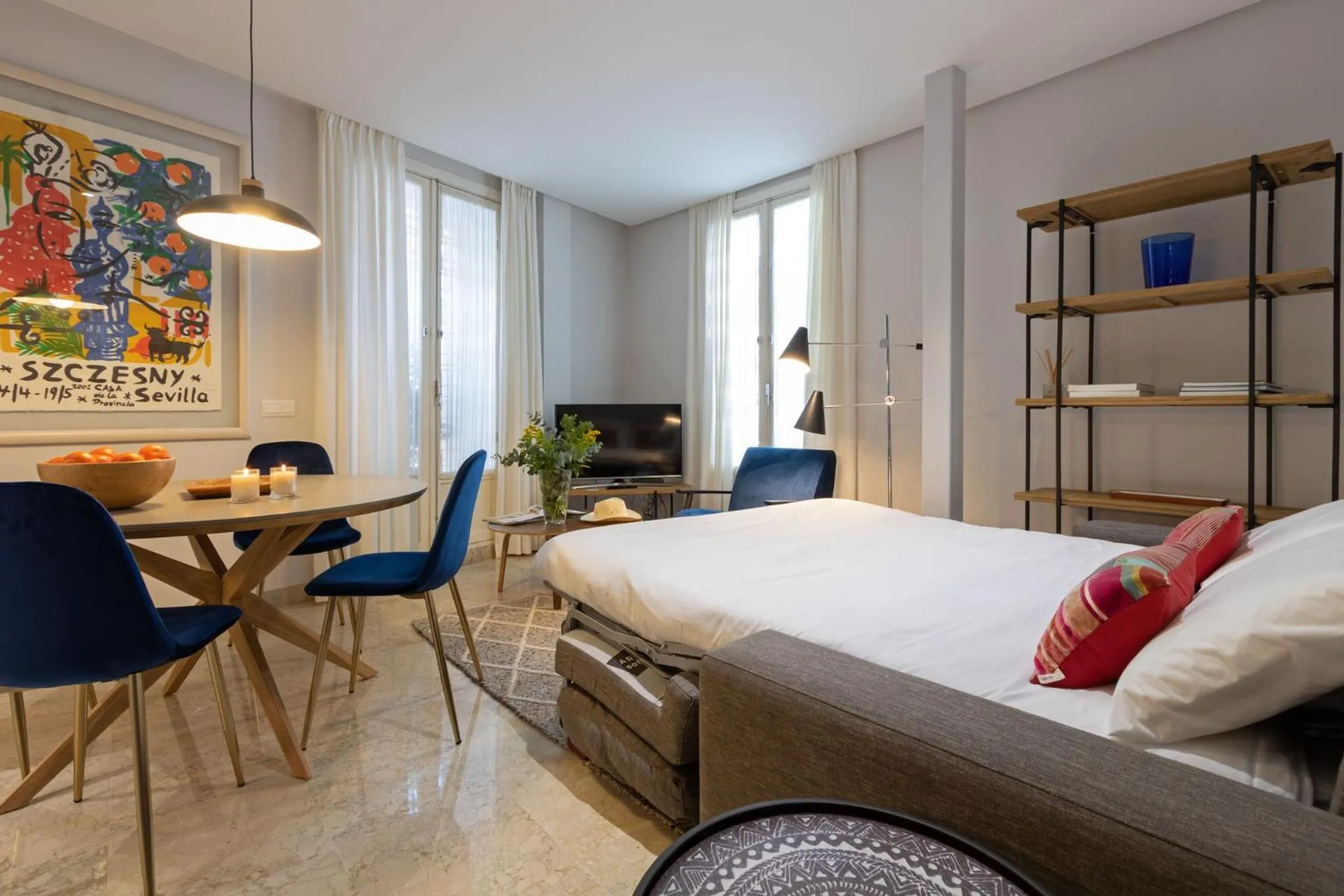 Photo of the whole room, Bed in Alkazar Gardens Old Town 6 pax