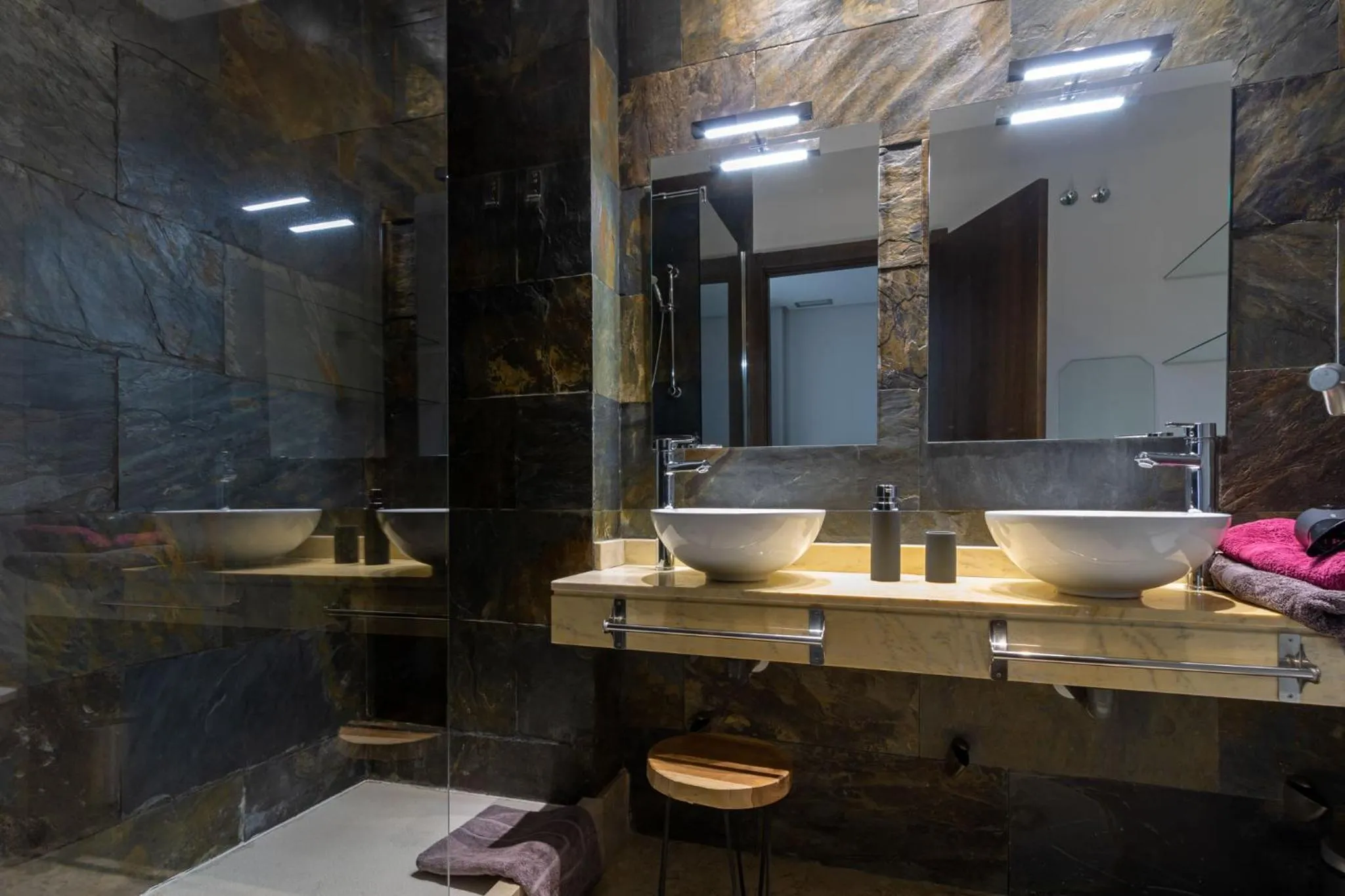 Bathroom in Alkazar Gardens Old Town 6 pax