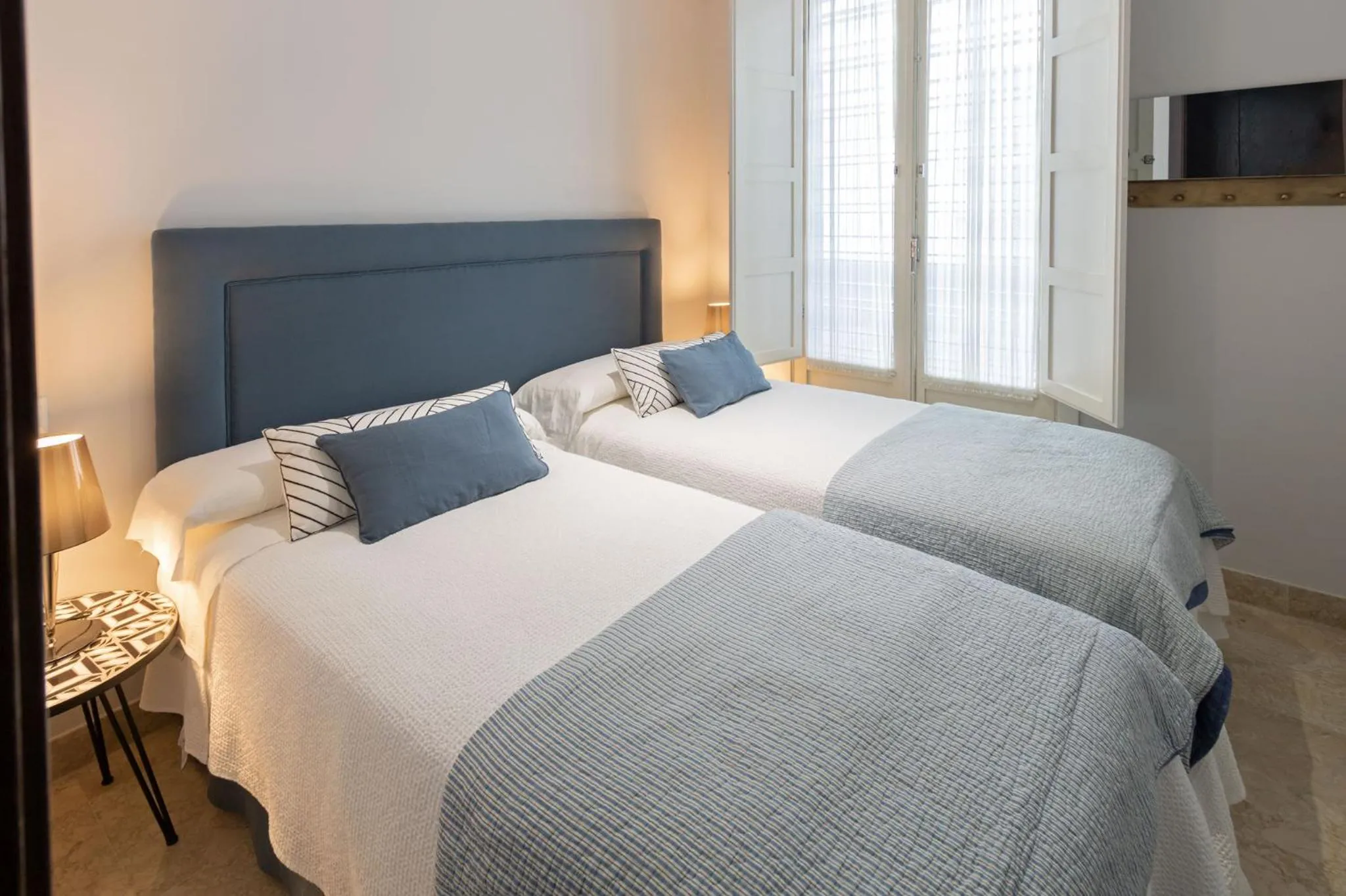 Bed in Alkazar Gardens Old Town 6 pax