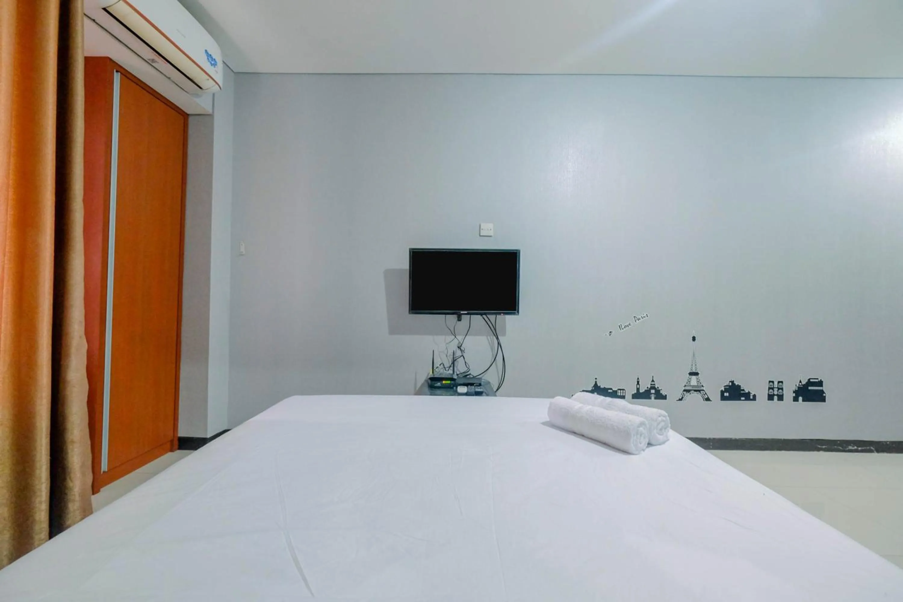 Bedroom, Bed in Vintage Studio Apartment at Nifarro Park By Travelio