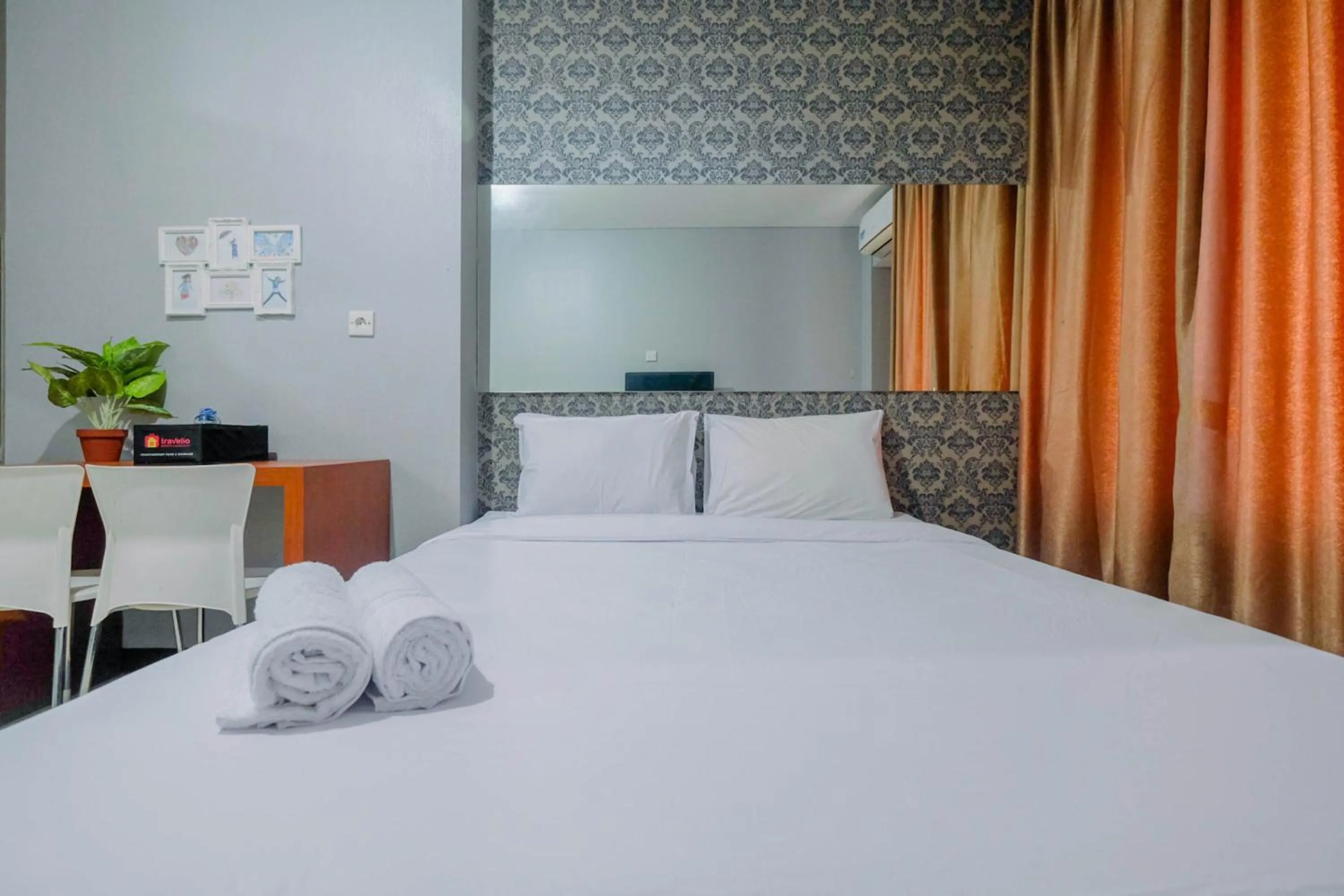 Vintage Studio Apartment at Nifarro Park By Travelio