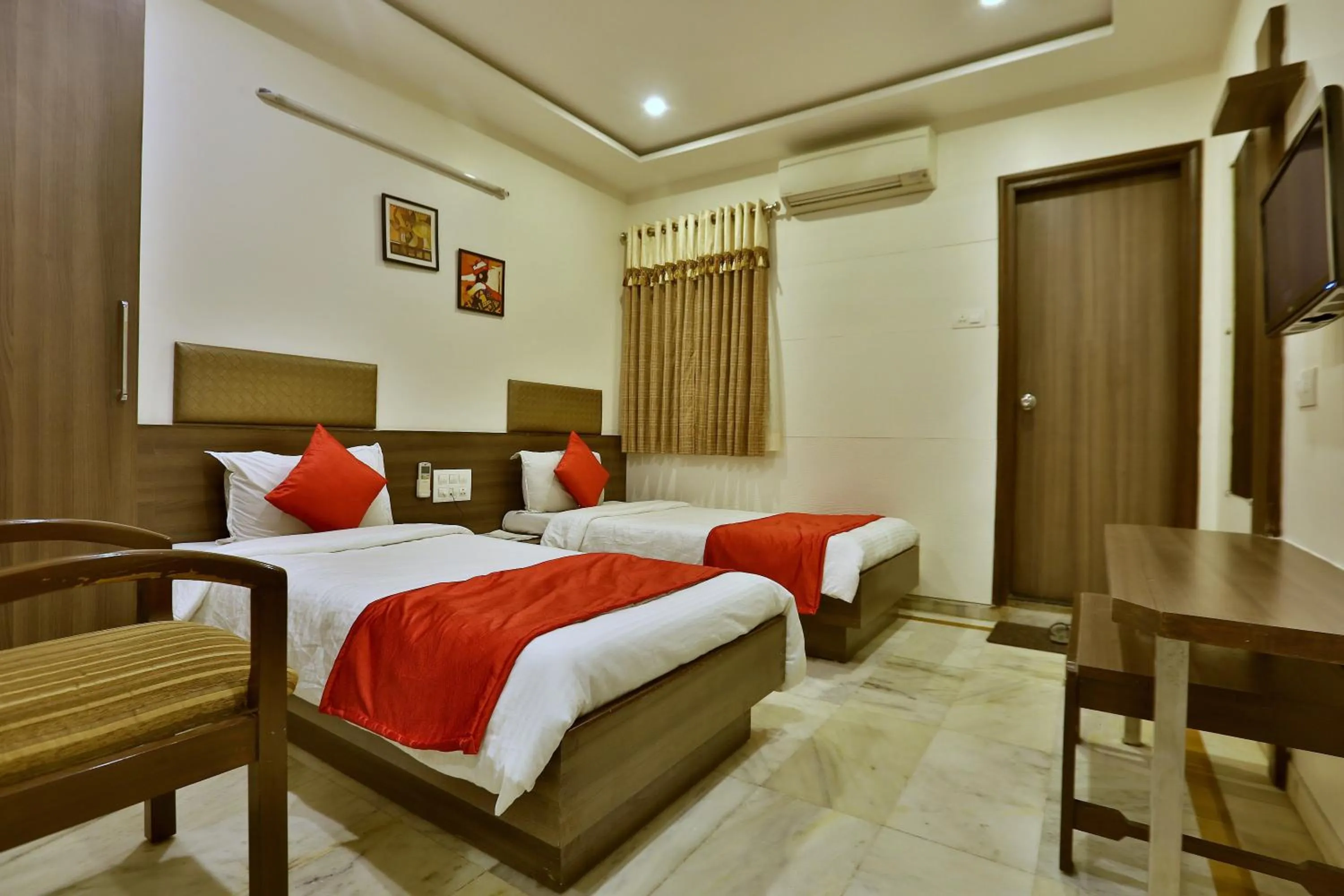 Bedroom, Bed in Hotel Kamran Palace