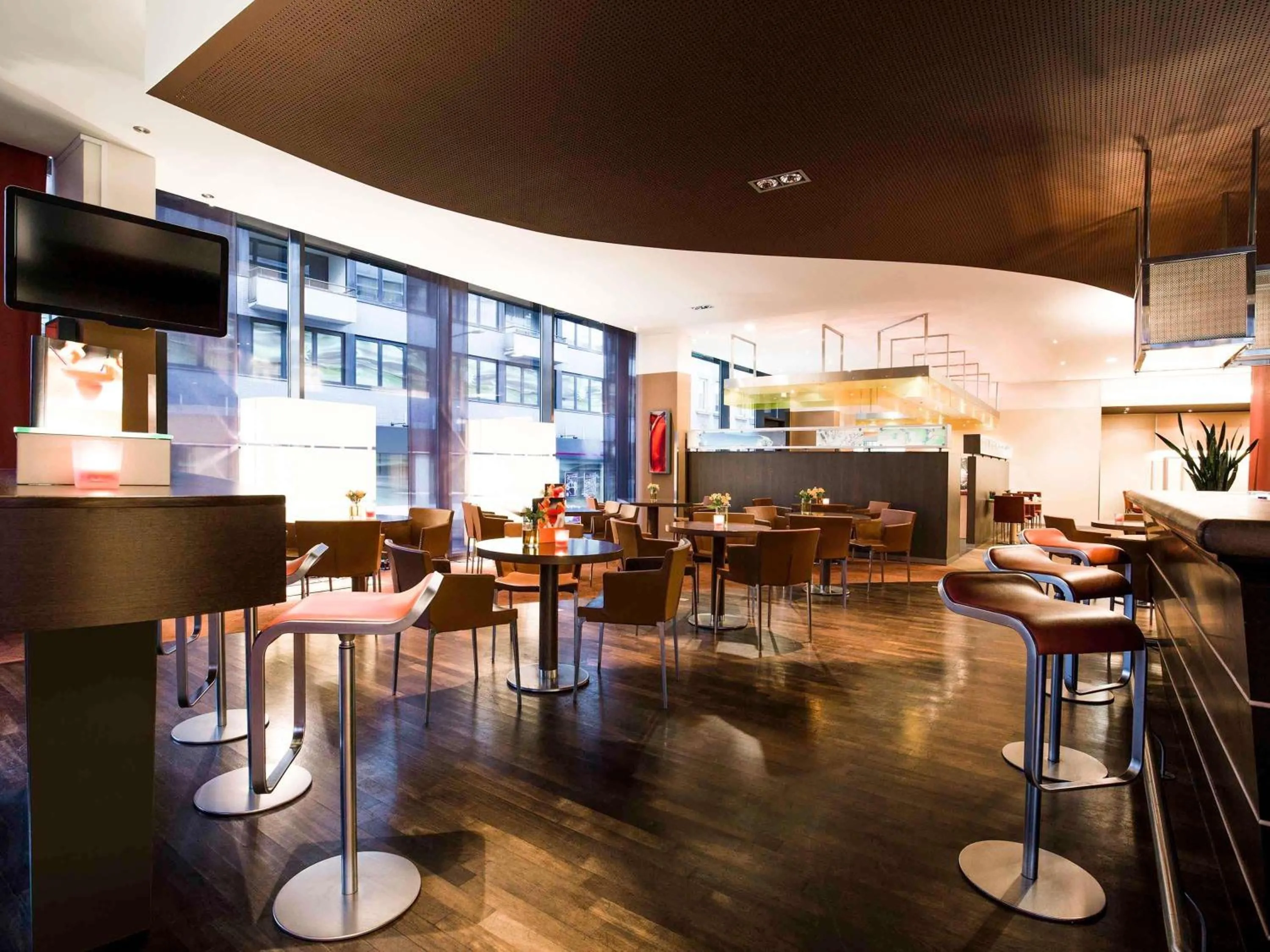 Lounge or bar in Novotel Aachen City