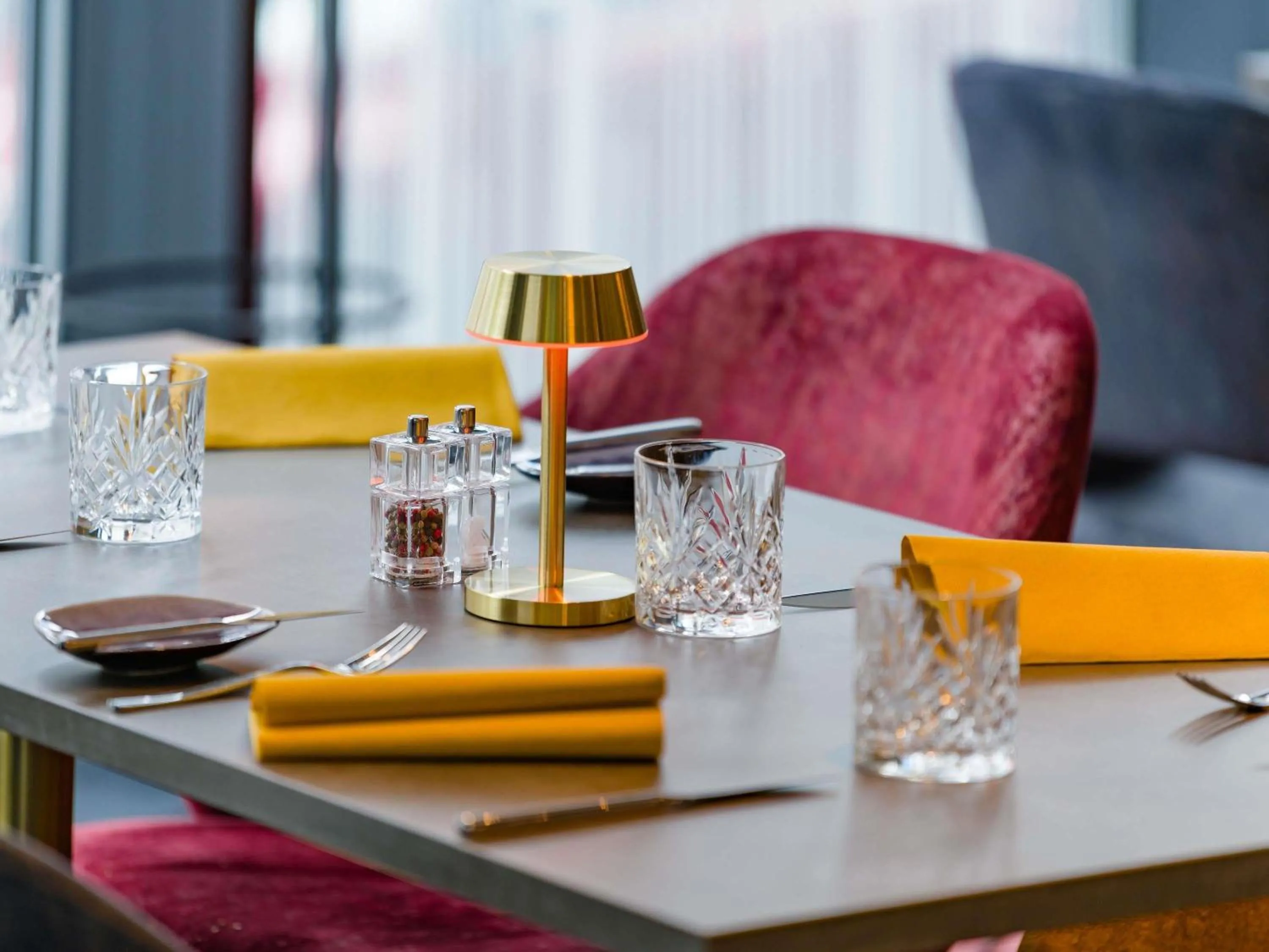 Restaurant/places to eat in Novotel Aachen City