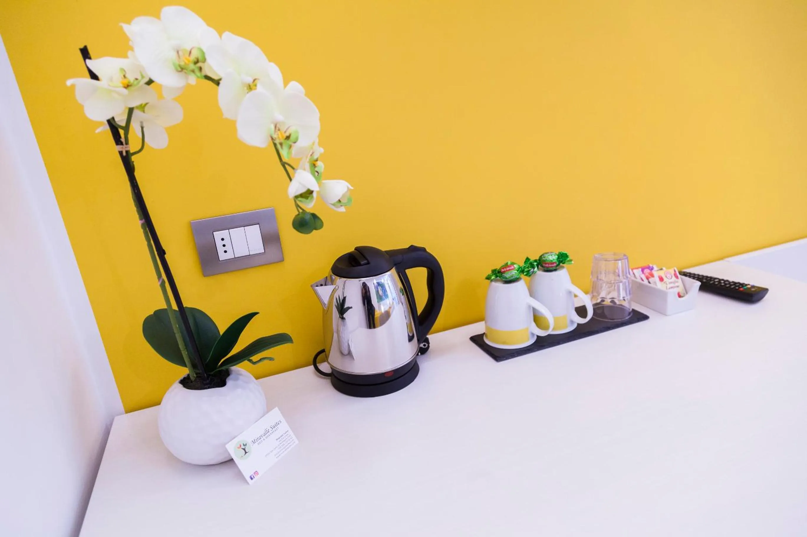 Coffee/tea facilities in Miravallesuites