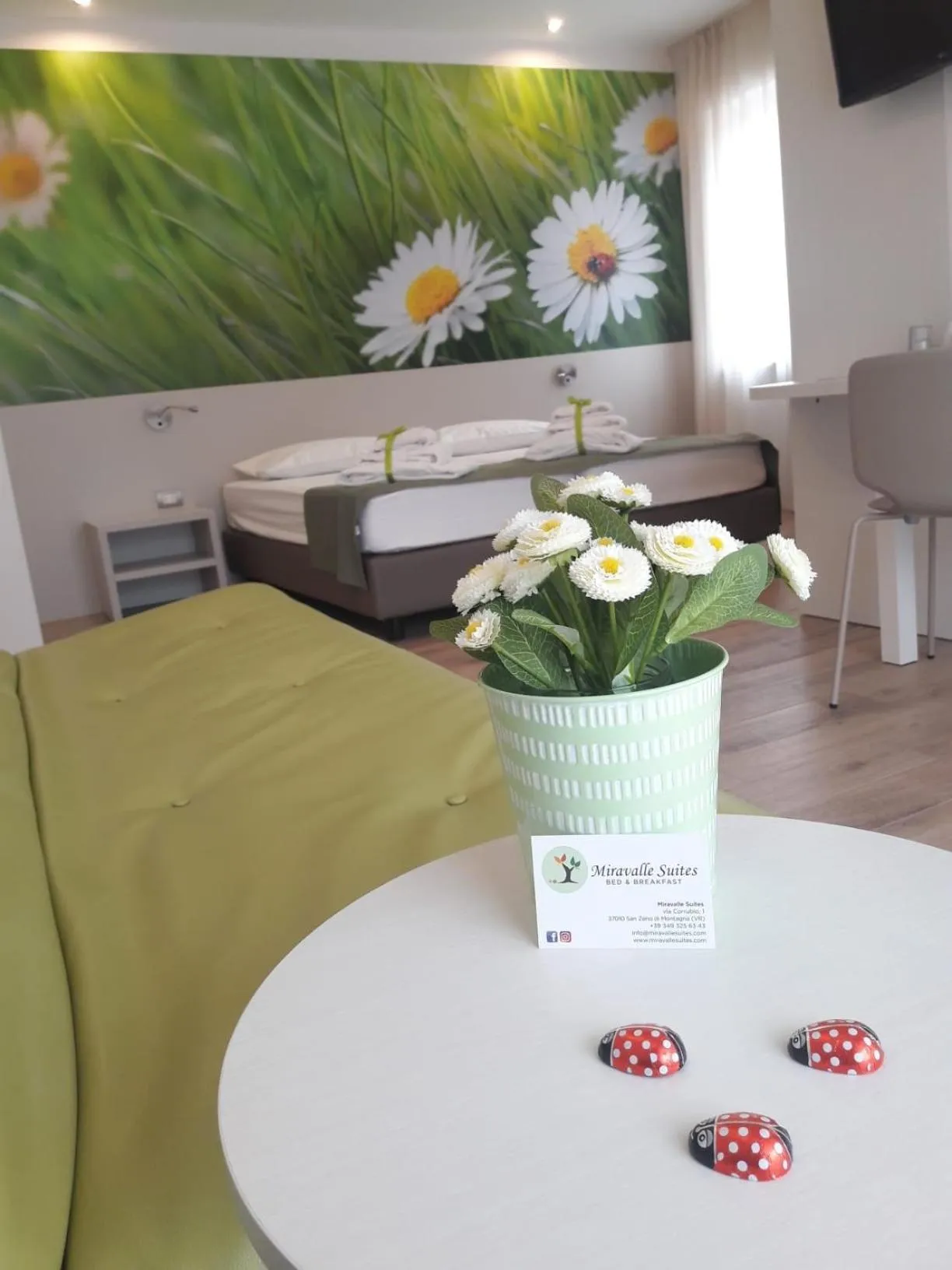 Decorative detail in Miravallesuites