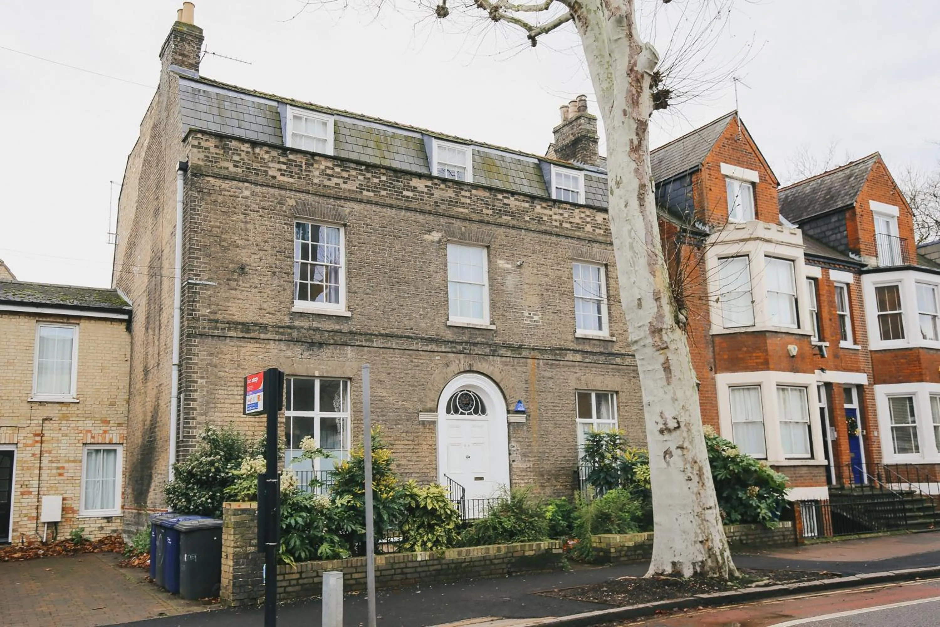 Property building in Cambridge City Studios by Paymán Club